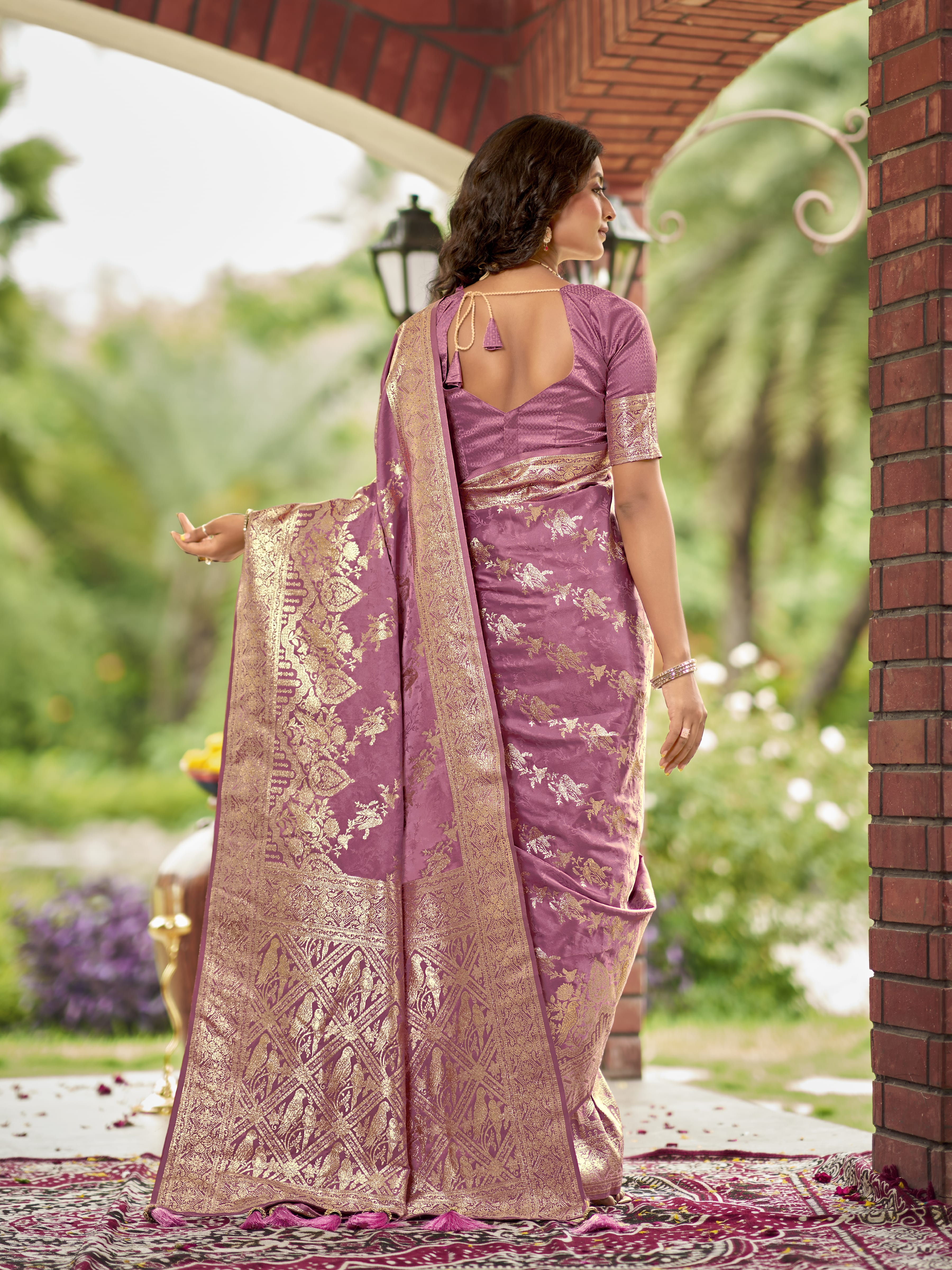 MANOHARI Banarasi Silk Blend Jacquard Work Saree - Pink - Dista