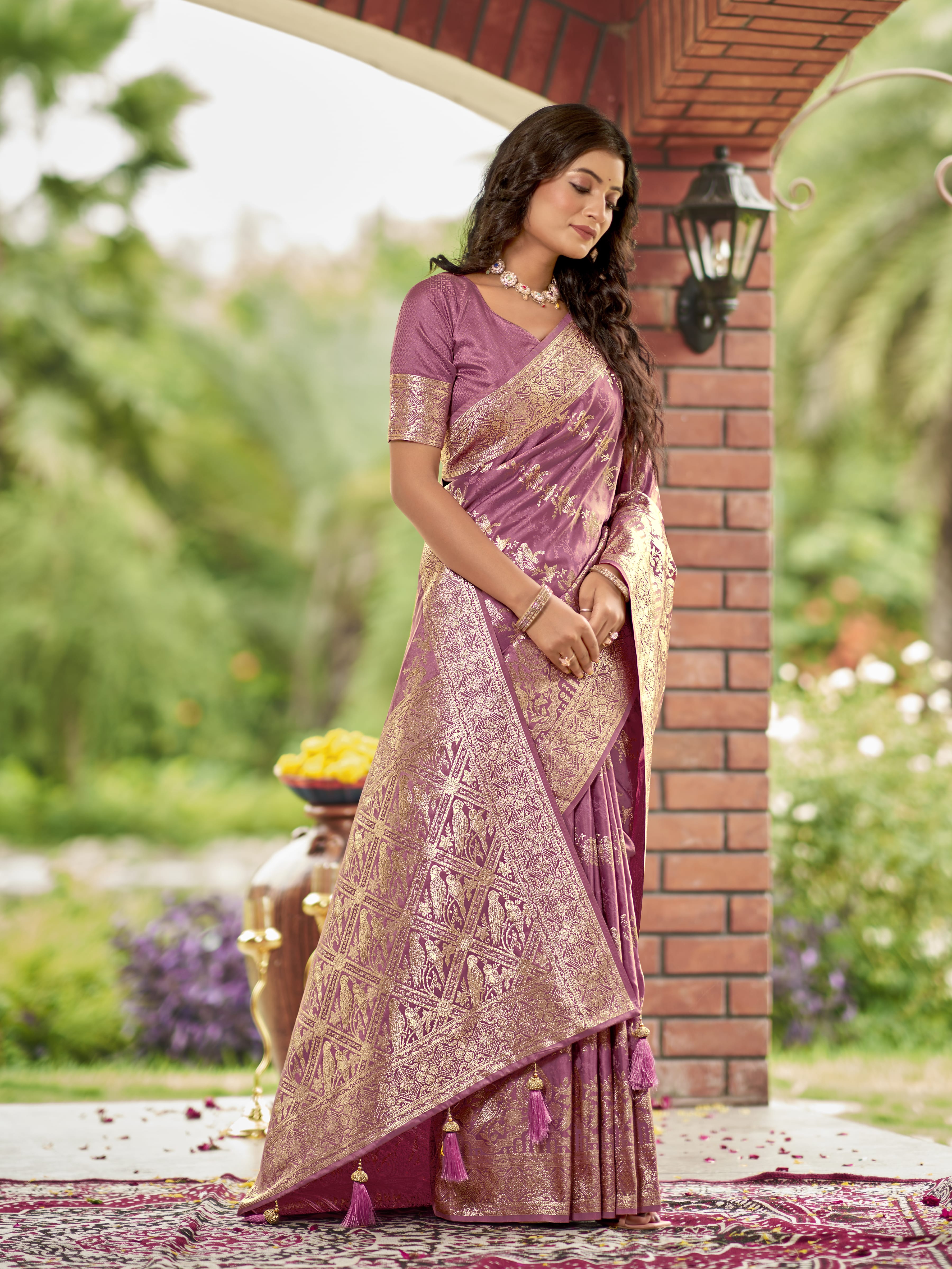 MANOHARI Banarasi Silk Blend Jacquard Work Saree - Pink - Dista