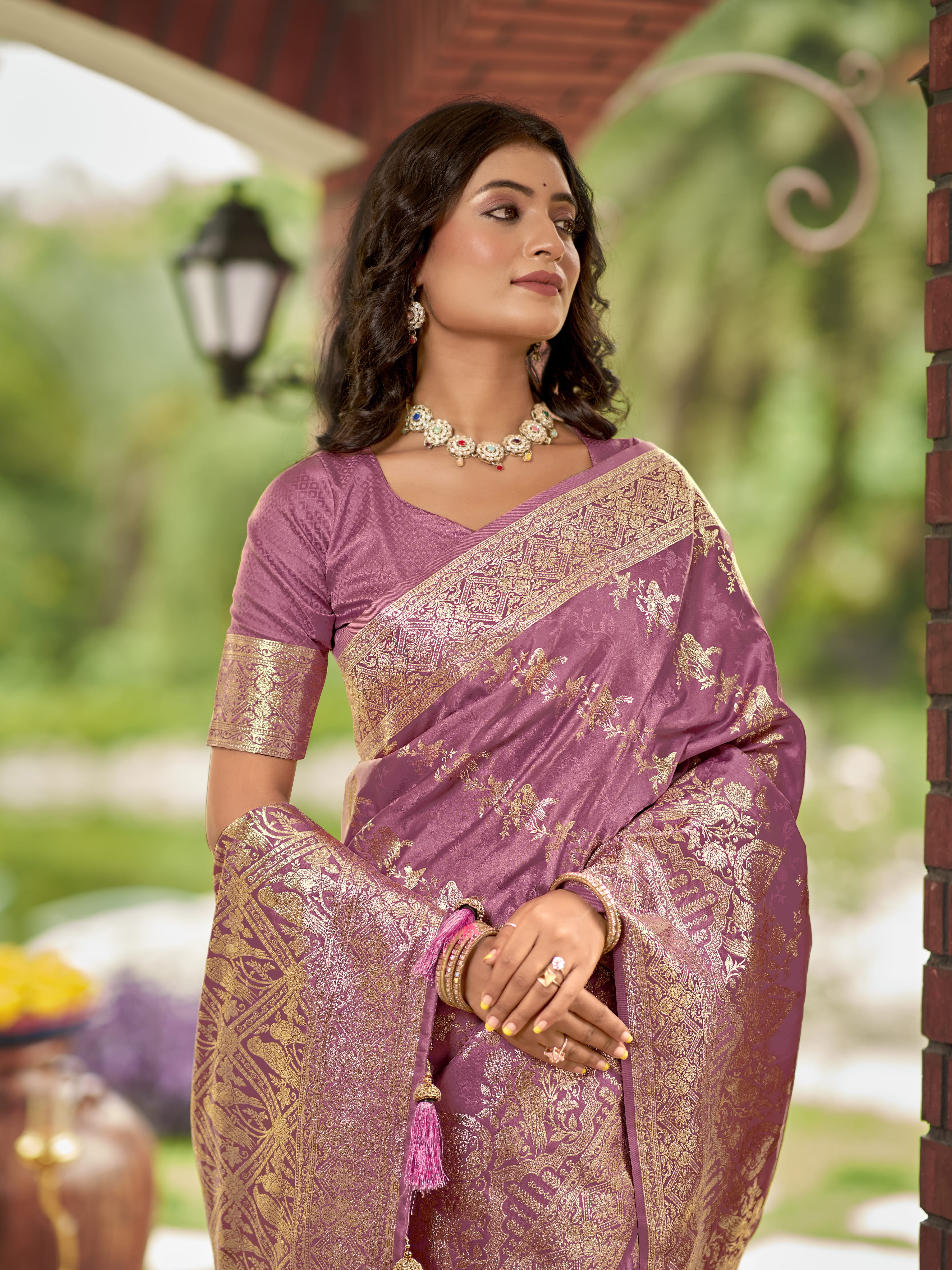 MANOHARI Banarasi Silk Blend Jacquard Work Saree - Pink - Dista