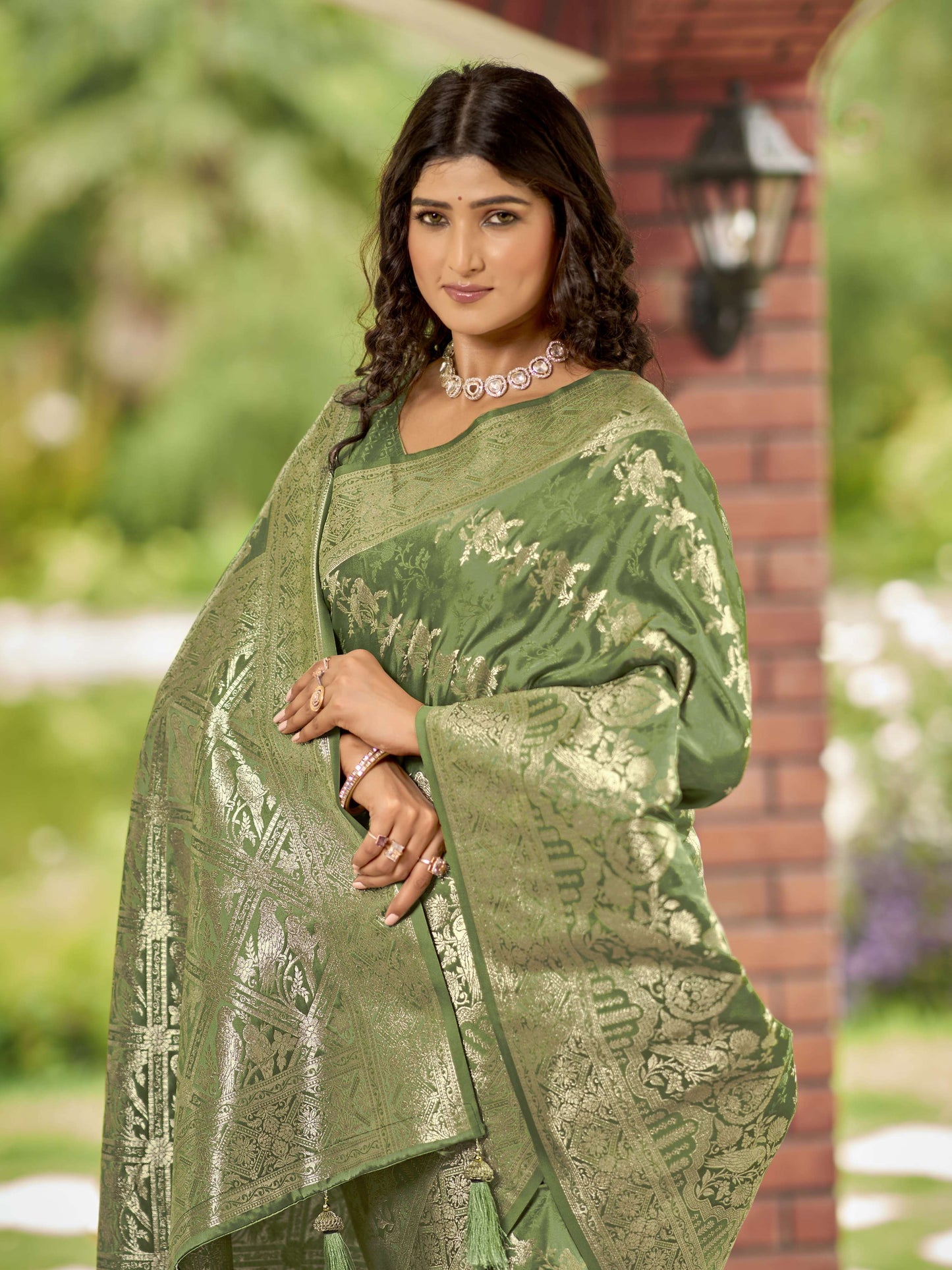 MANOHARI Banarasi Silk Blend Jacquard Work Saree - Green - Dista
