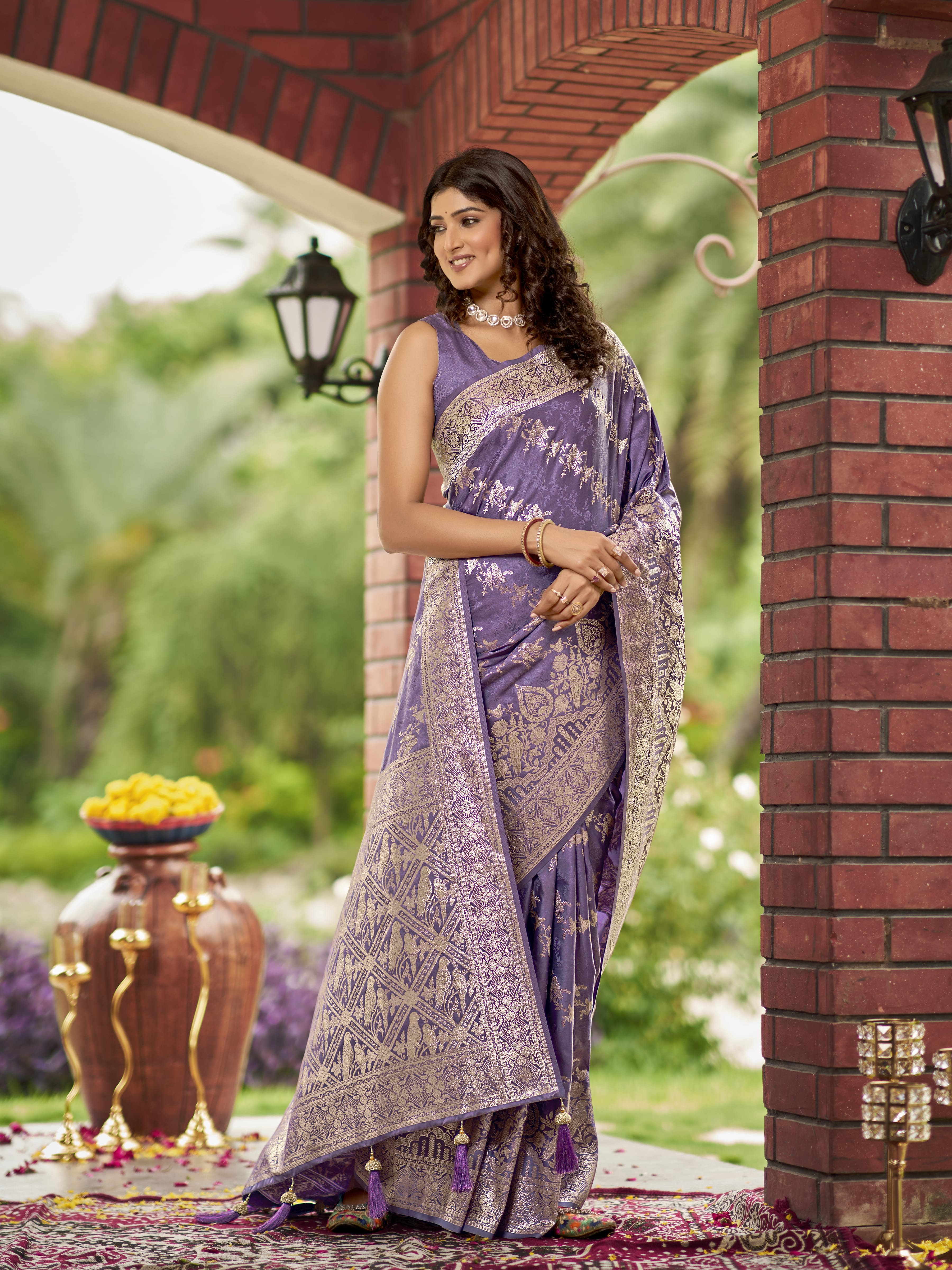 MANOHARI Banarasi Silk Blend Jacquard Work Saree - Purple - Dista