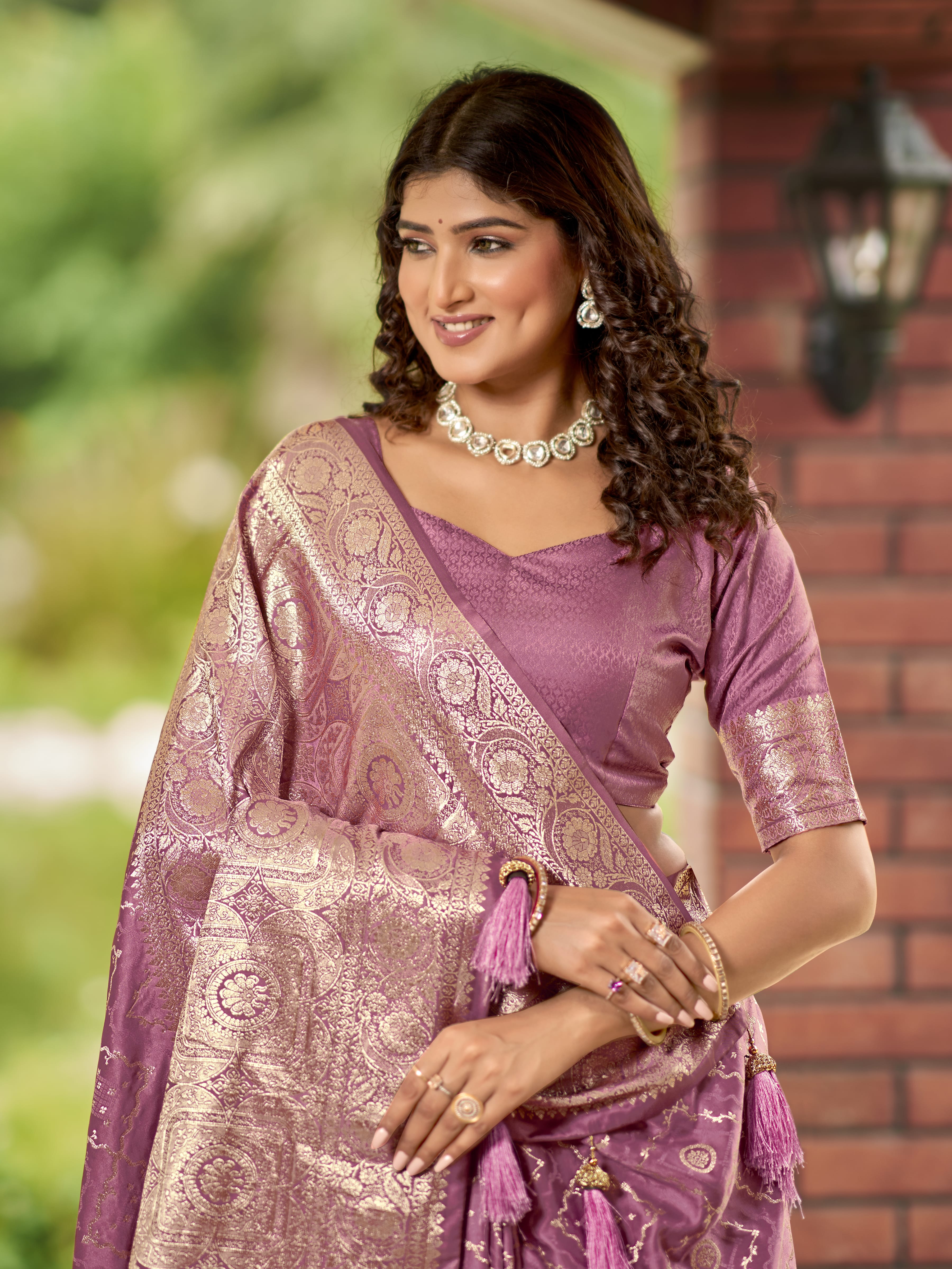 MANOHARI Banarasi Silk Blend Jacquard Work Saree - Pink - Dista