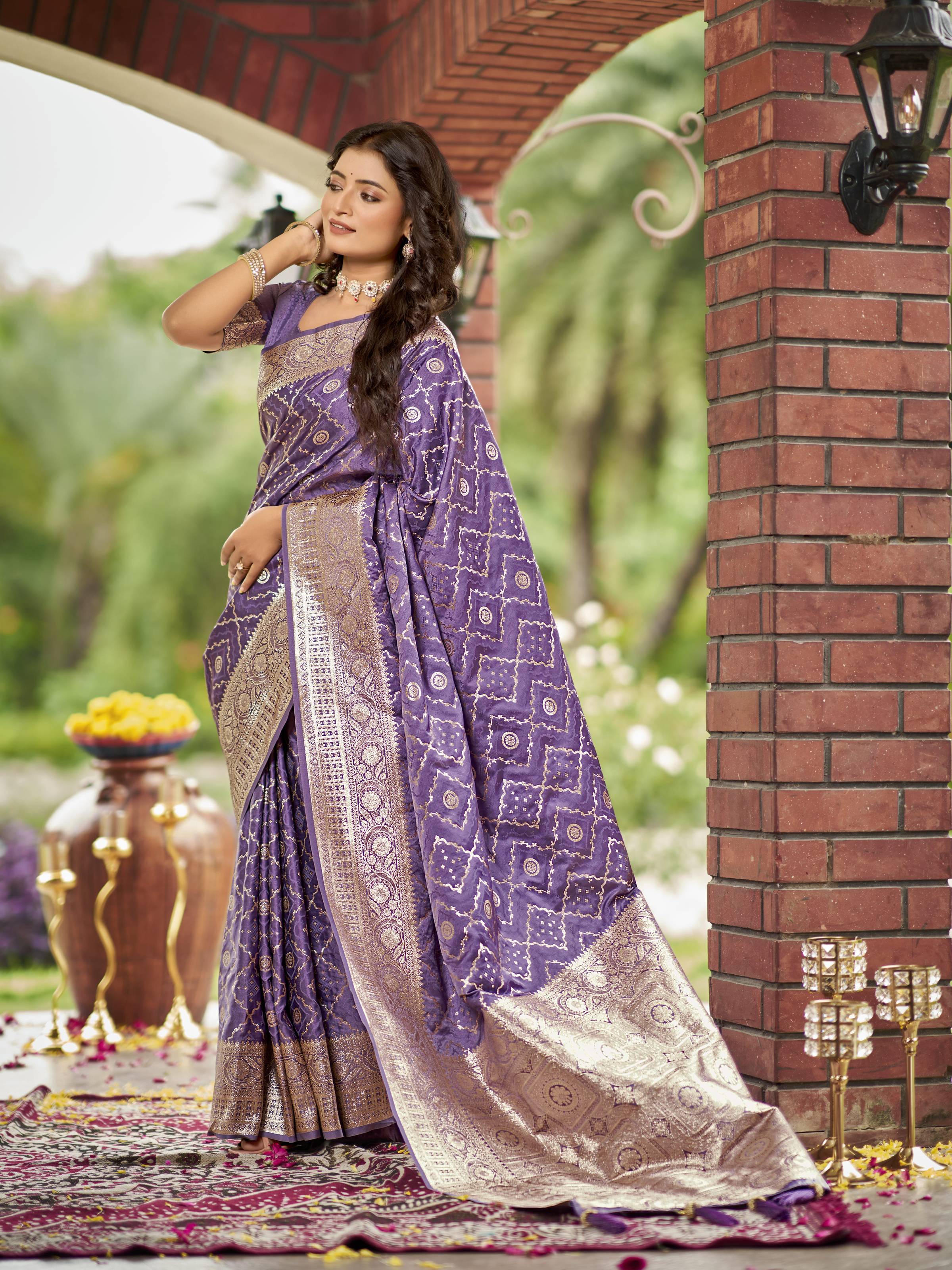 MANOHARI Banarasi Silk Blend Jacquard Work Saree - Purple - Dista