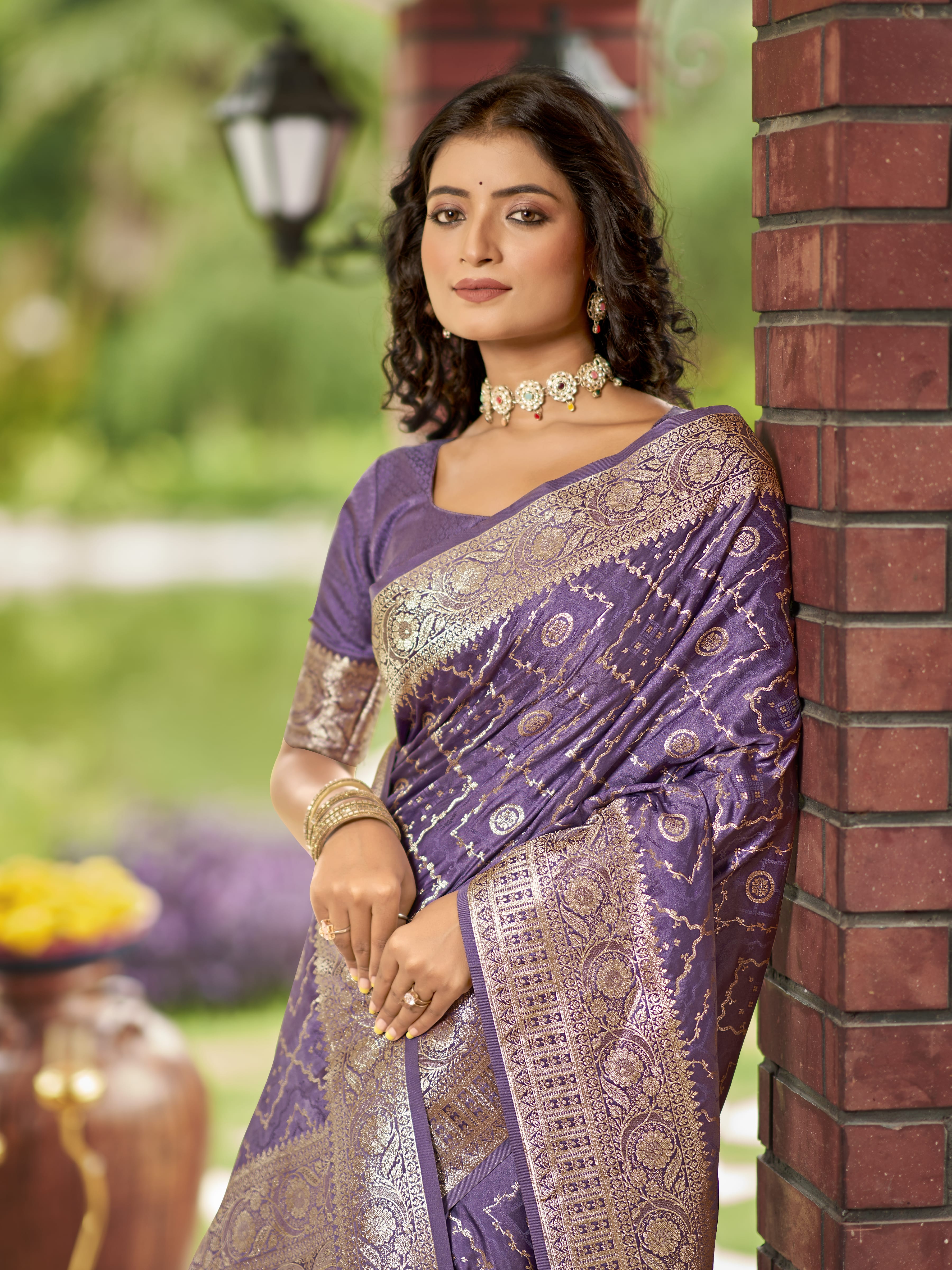 MANOHARI Banarasi Silk Blend Jacquard Work Saree - Purple - Dista