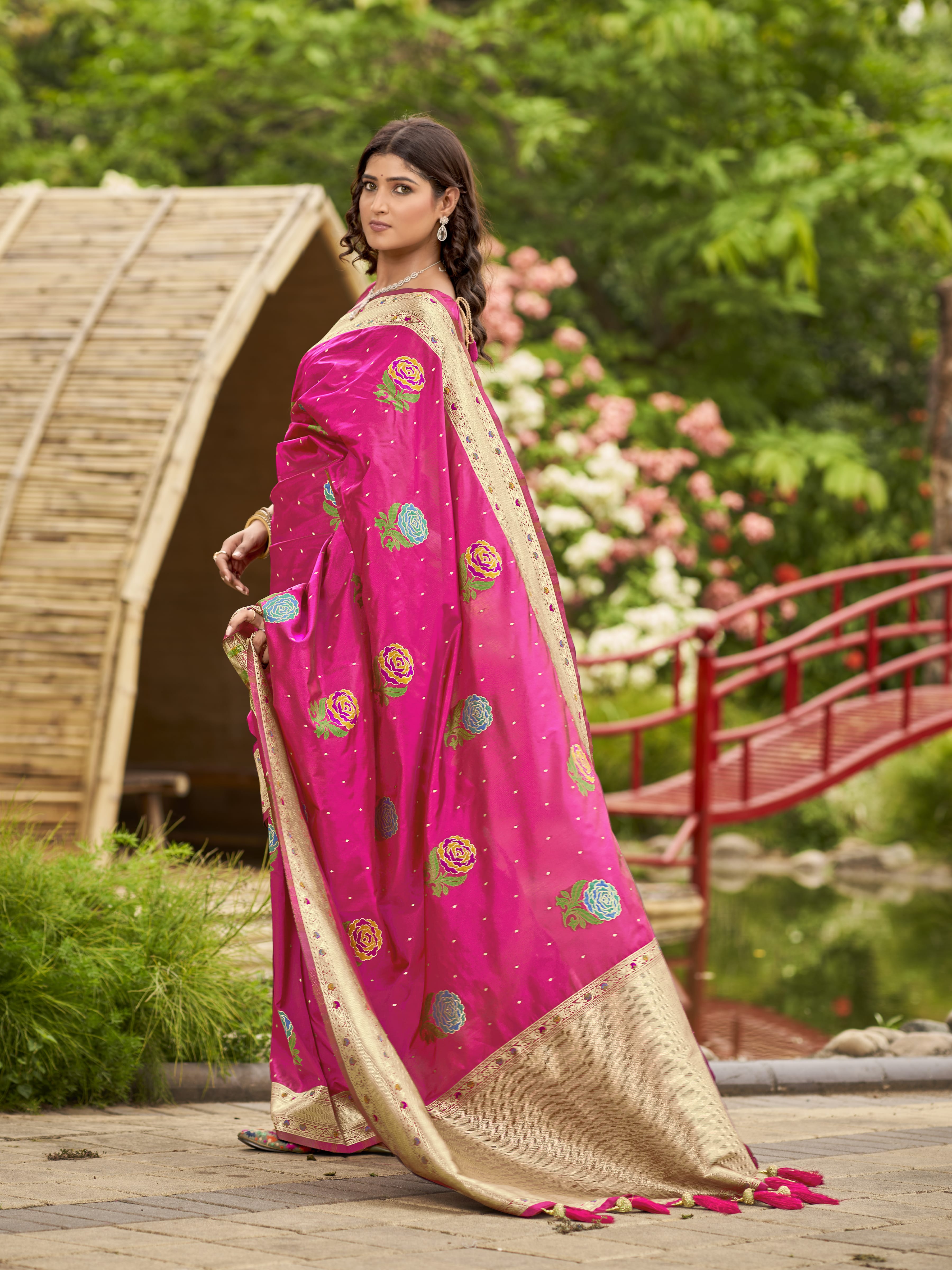 MANOHARI Banarasi Silk Blend Jacquard Work Saree - Pink - Dista