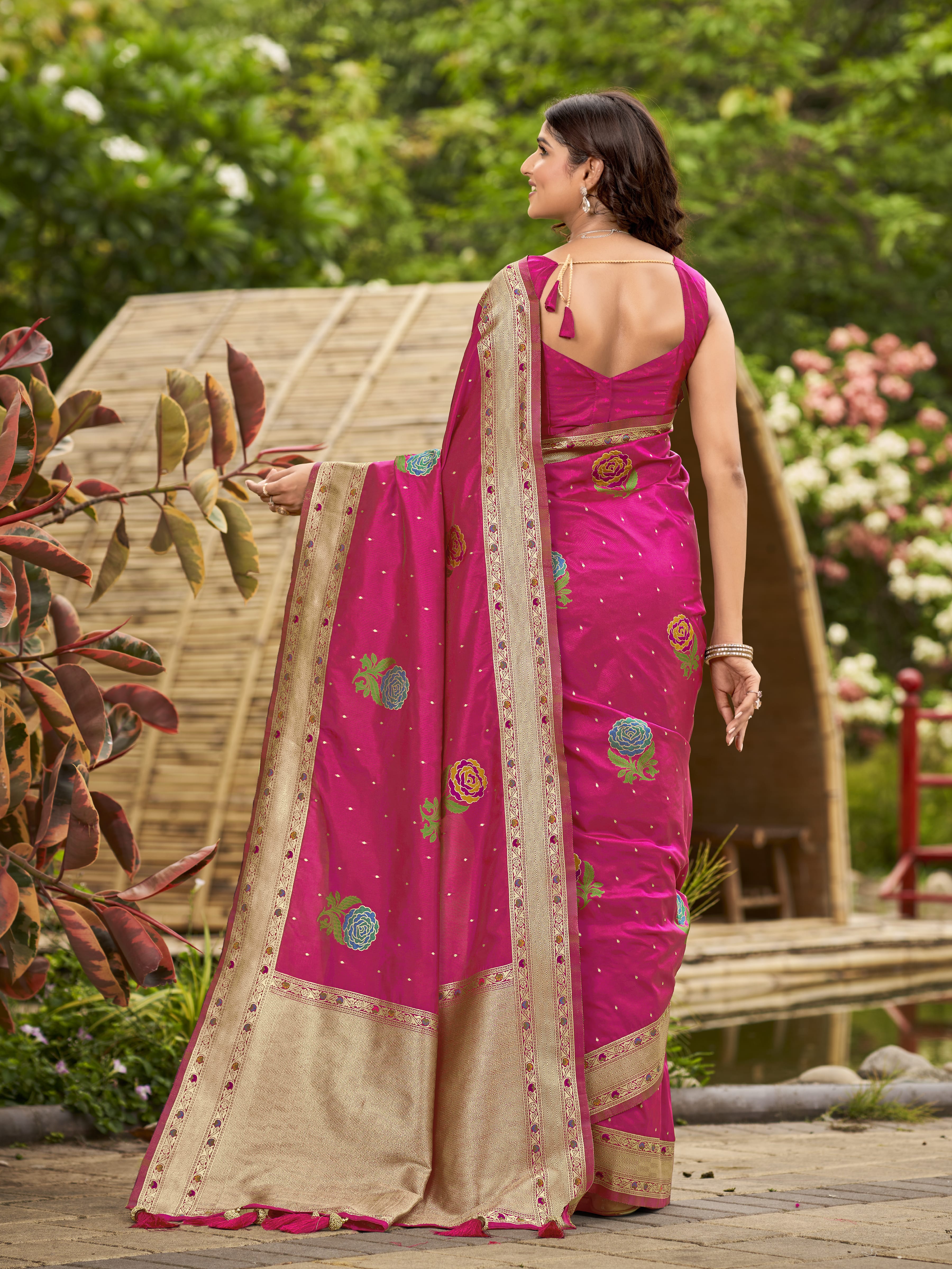 MANOHARI Banarasi Silk Blend Jacquard Work Saree - Pink - Dista