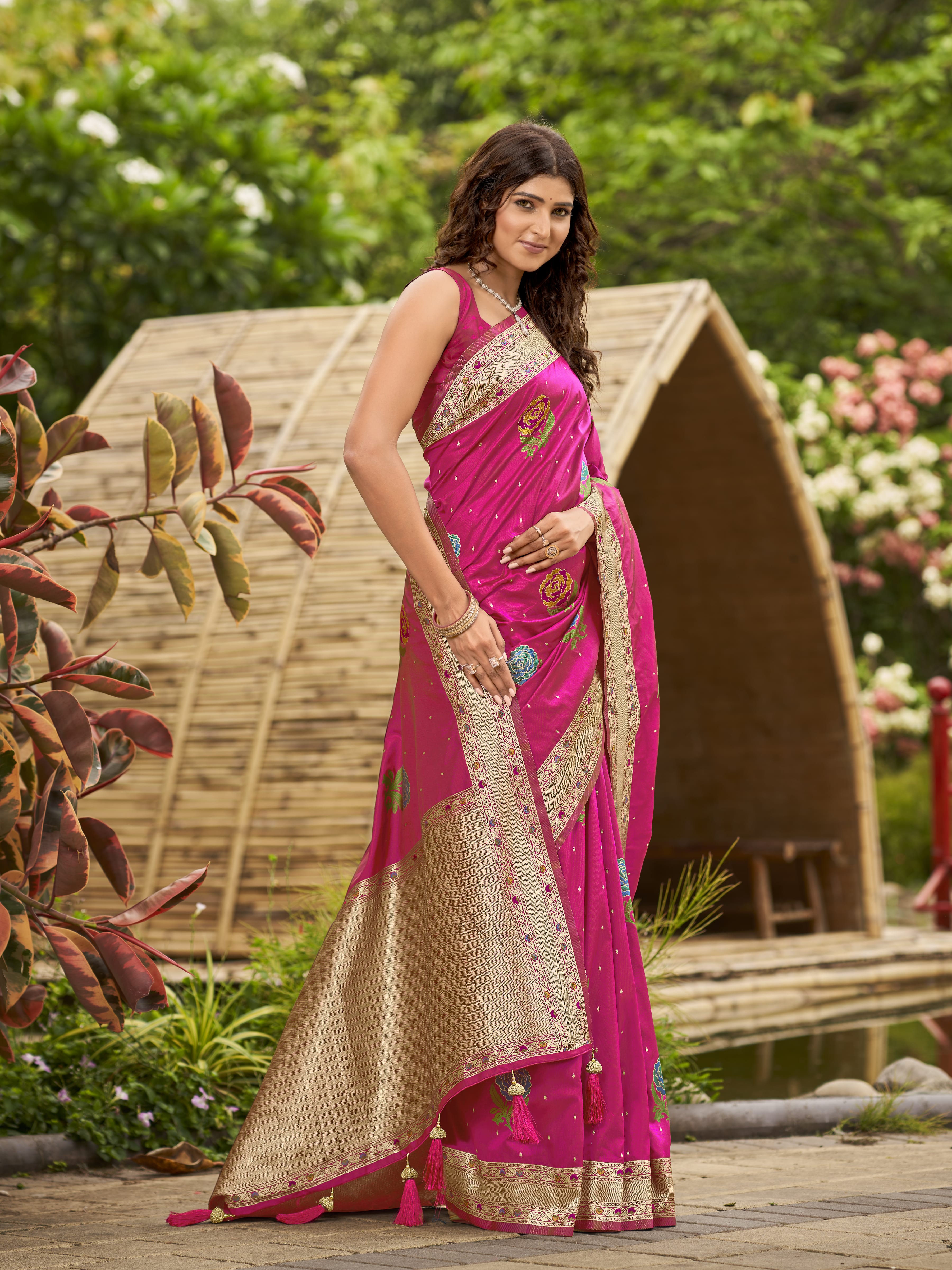 MANOHARI Banarasi Silk Blend Jacquard Work Saree - Pink - Dista