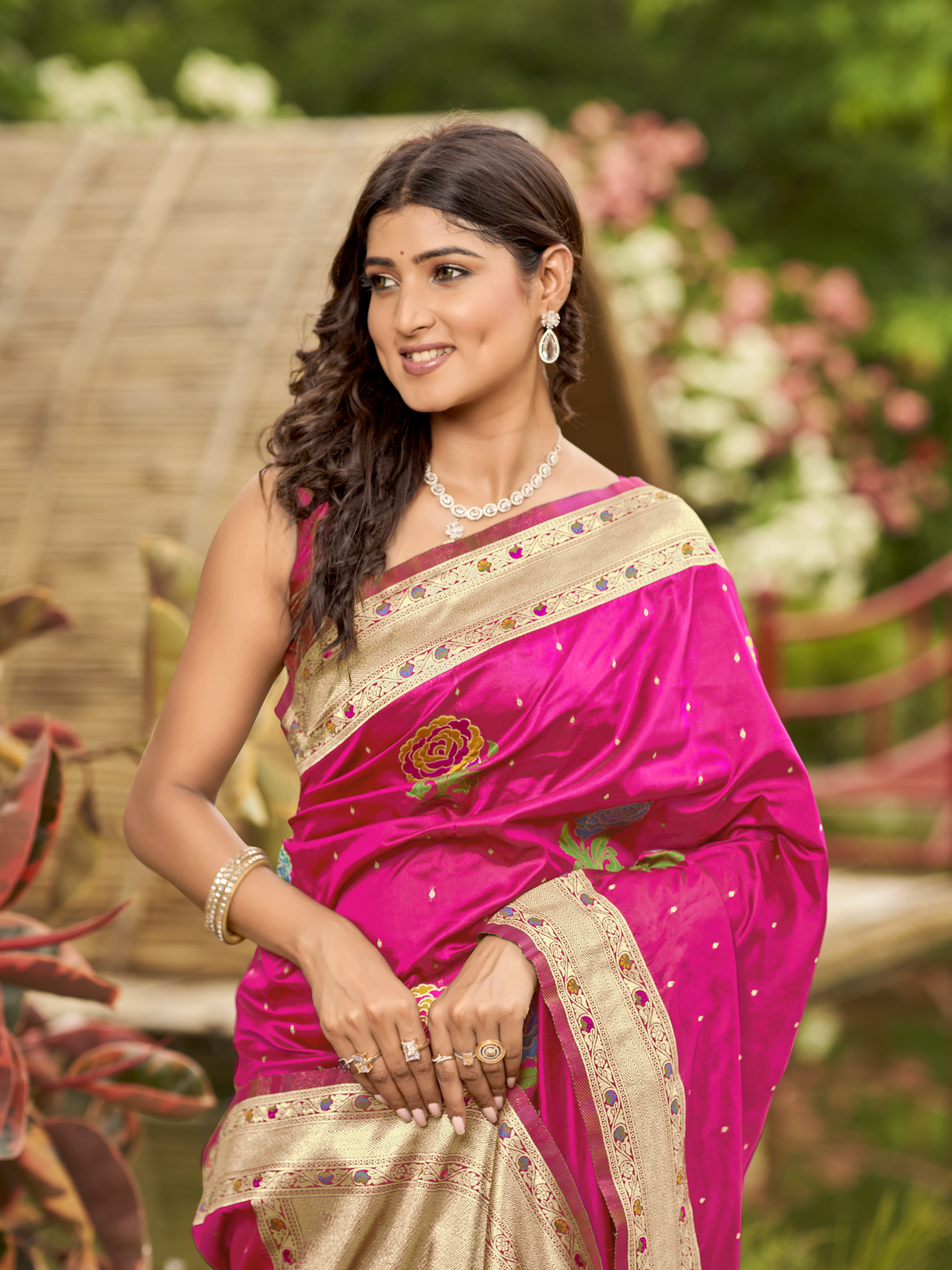 MANOHARI Banarasi Silk Blend Jacquard Work Saree - Pink - Dista