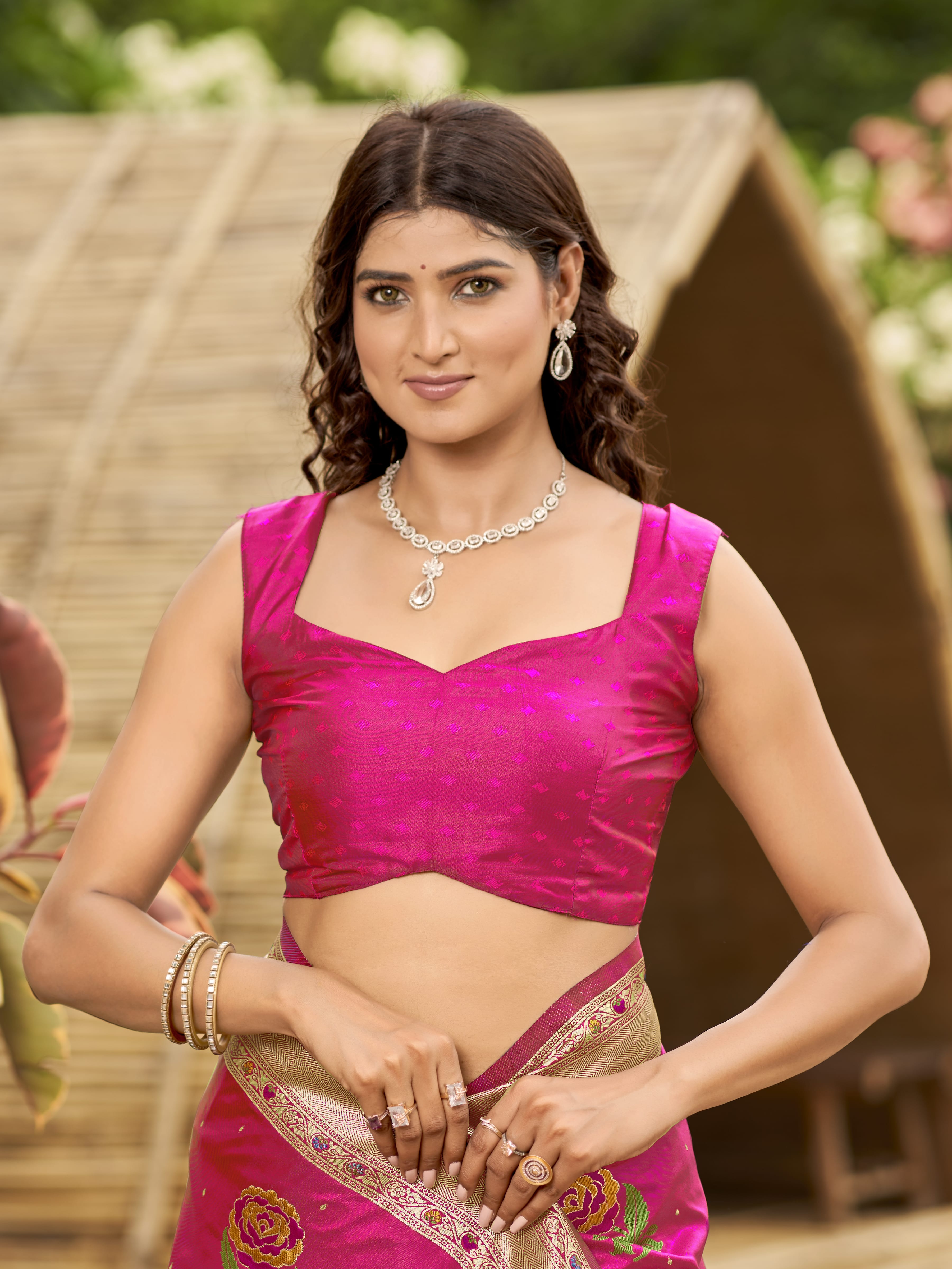 MANOHARI Banarasi Silk Blend Jacquard Work Saree - Pink - Dista