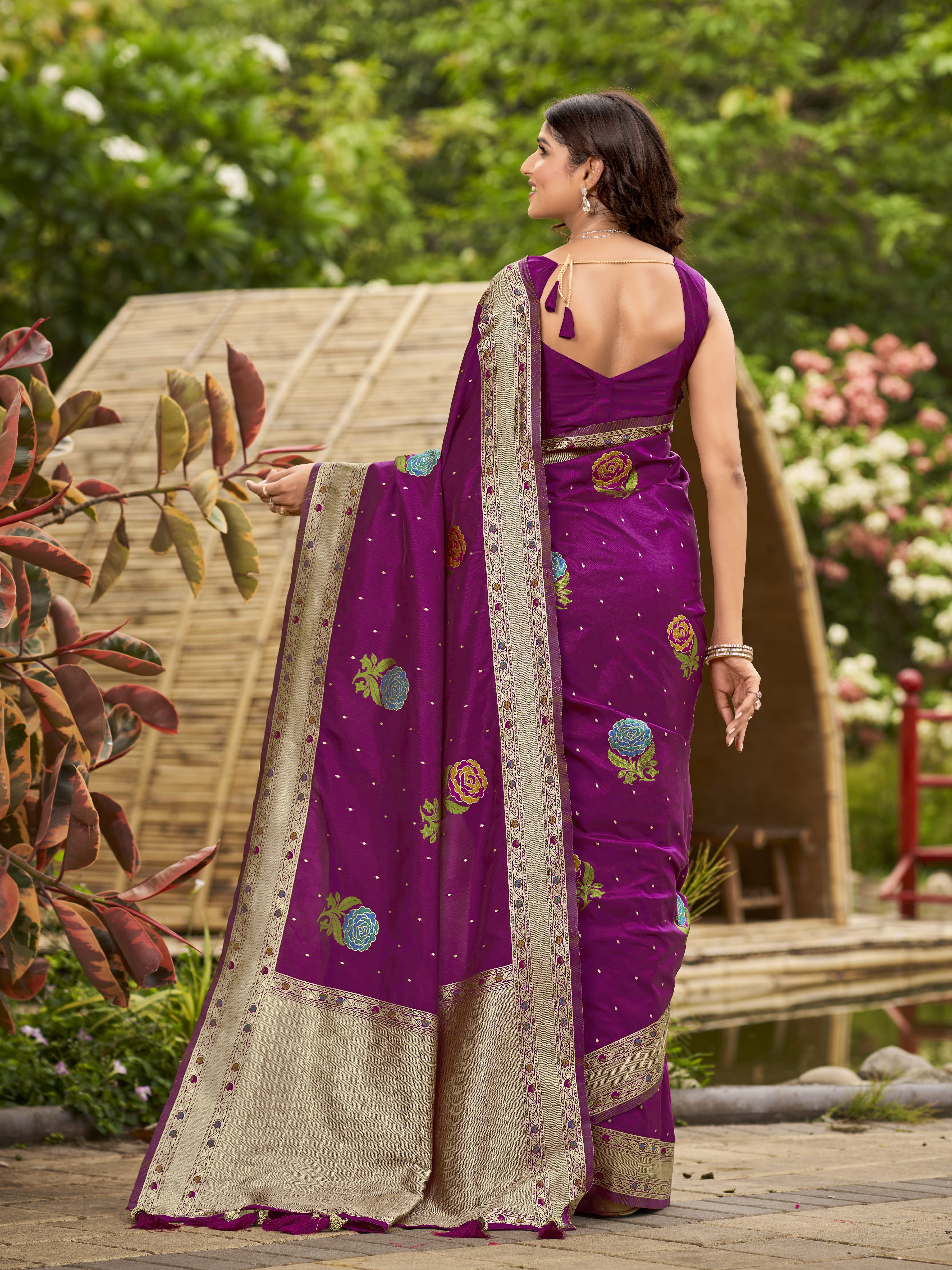 MANOHARI Banarasi Silk Blend Jacquard Work Saree - Pink - Dista
