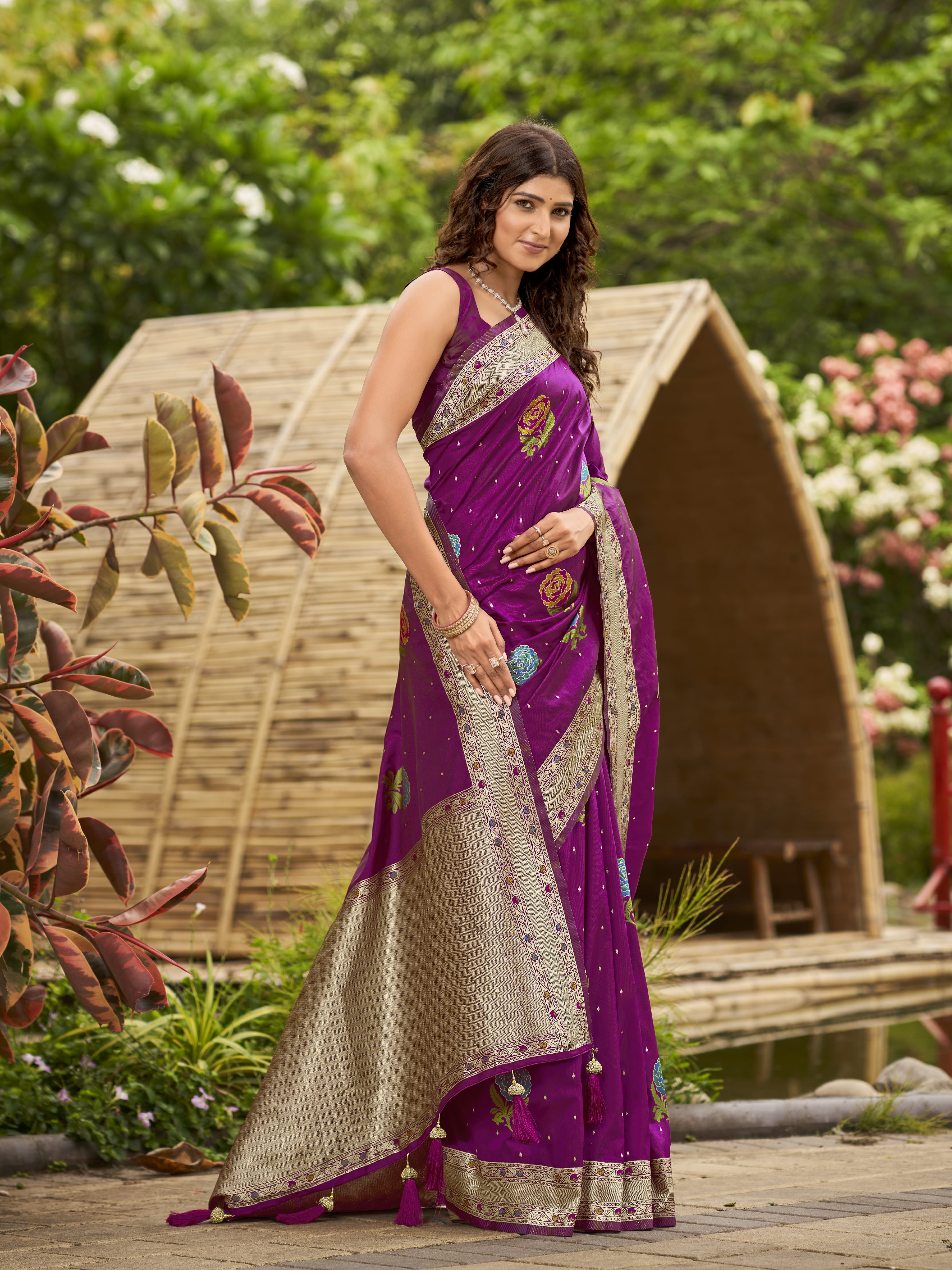 MANOHARI Banarasi Silk Blend Jacquard Work Saree - Pink - Dista