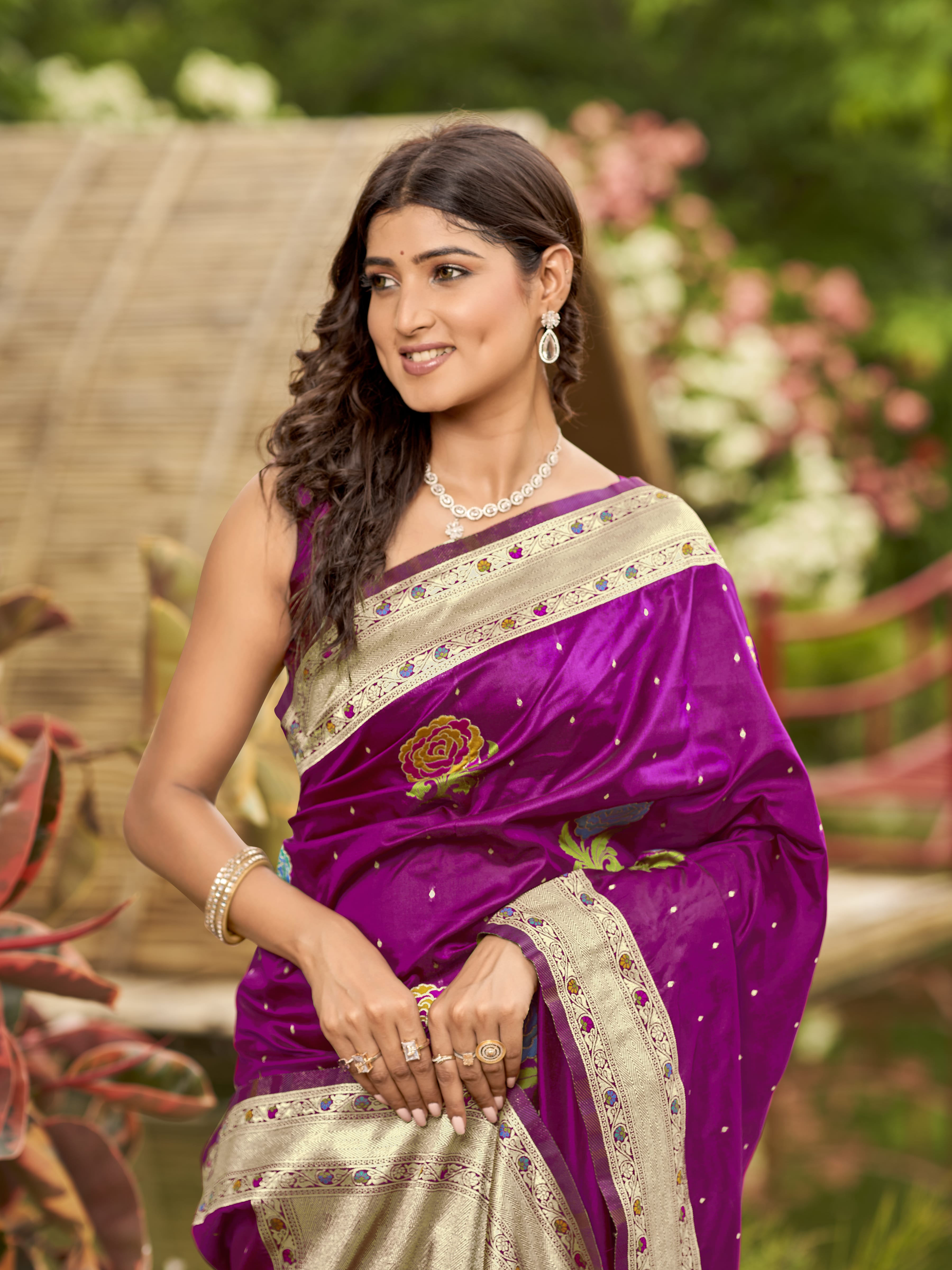 MANOHARI Banarasi Silk Blend Jacquard Work Saree - Pink - Dista