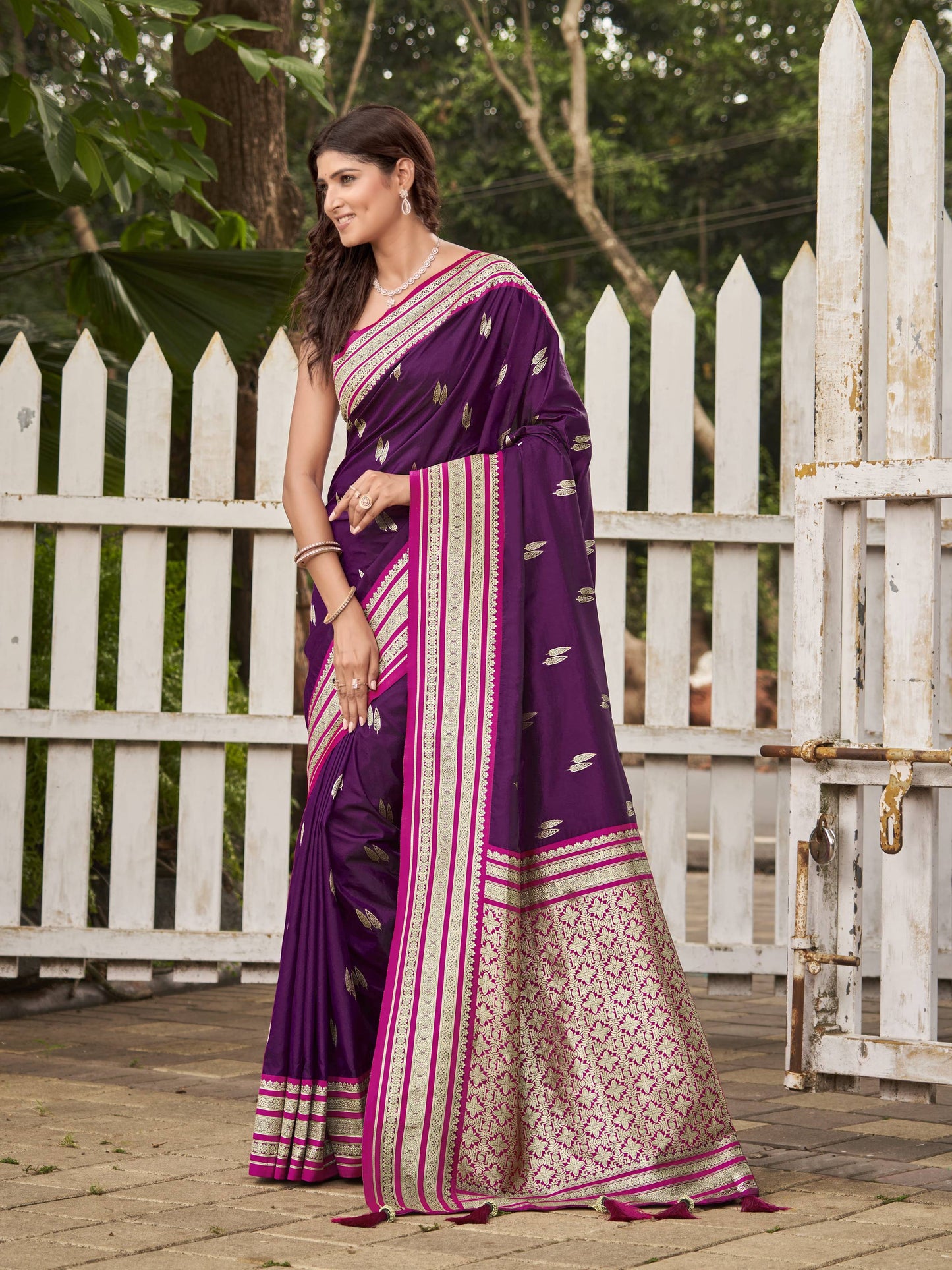 MANOHARI Banarasi Silk Blend Jacquard Work Saree - Purple - Dista