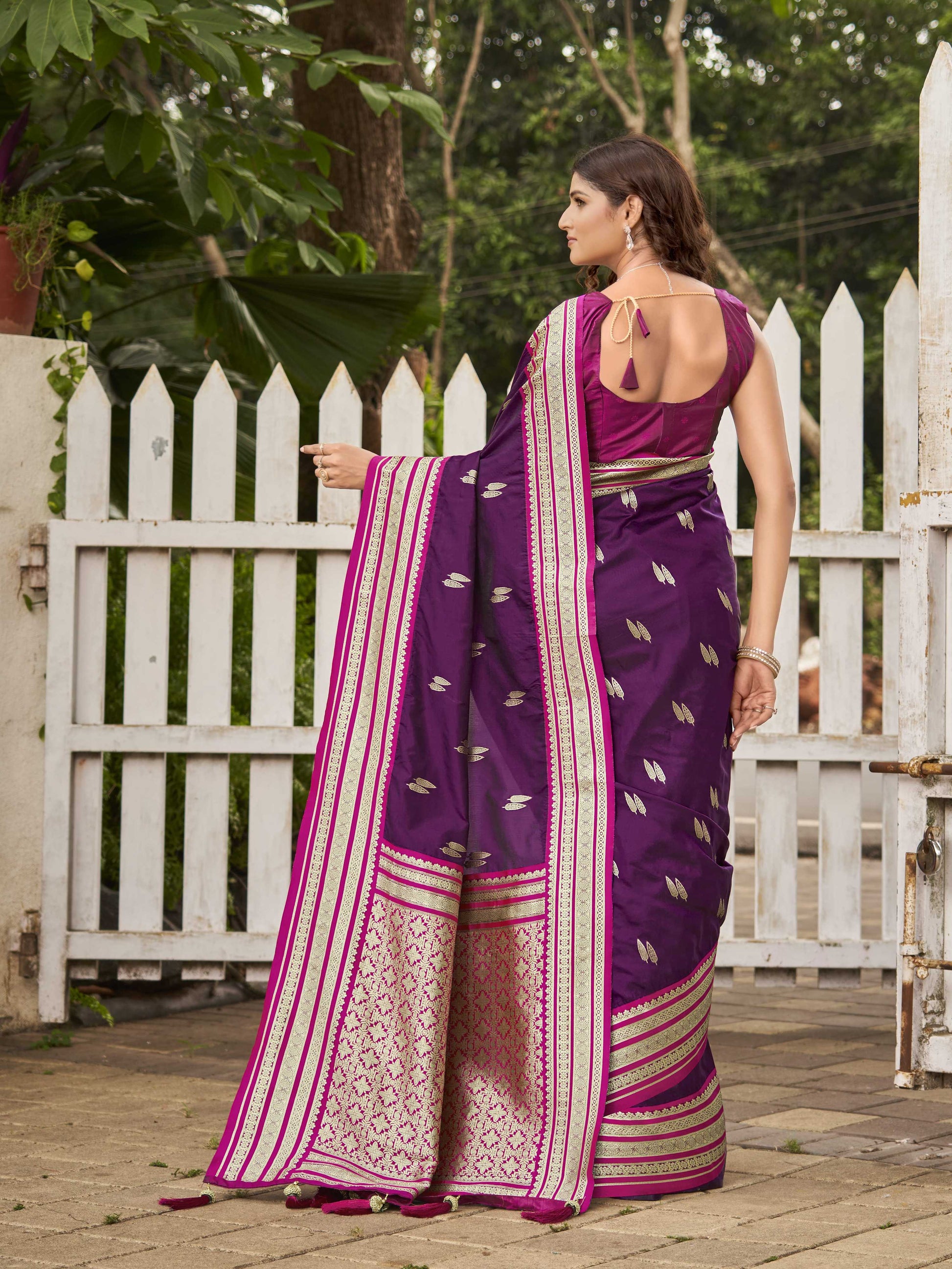 MANOHARI Banarasi Silk Blend Jacquard Work Saree - Purple - Dista