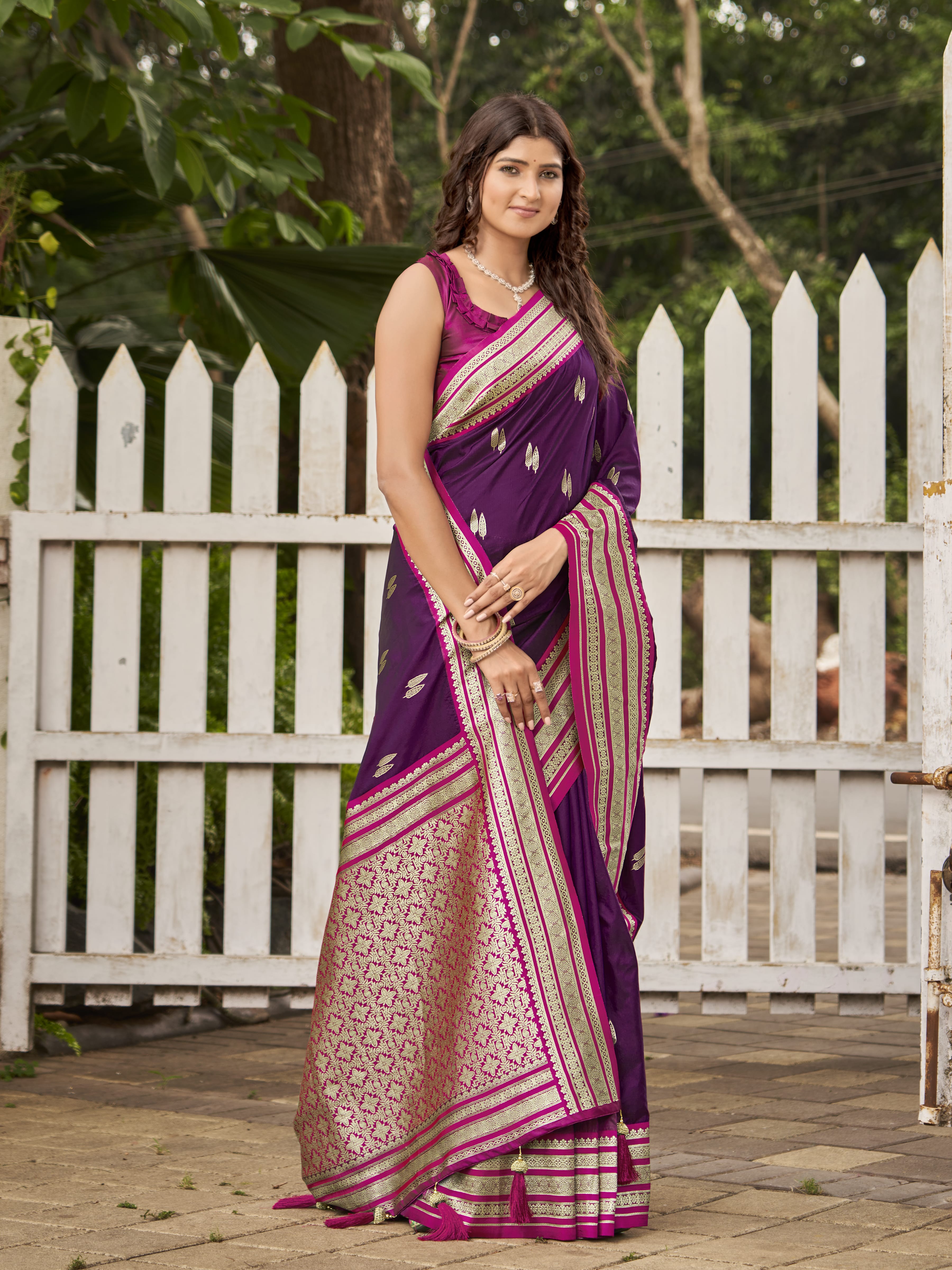 MANOHARI Banarasi Silk Blend Jacquard Work Saree - Purple - Dista
