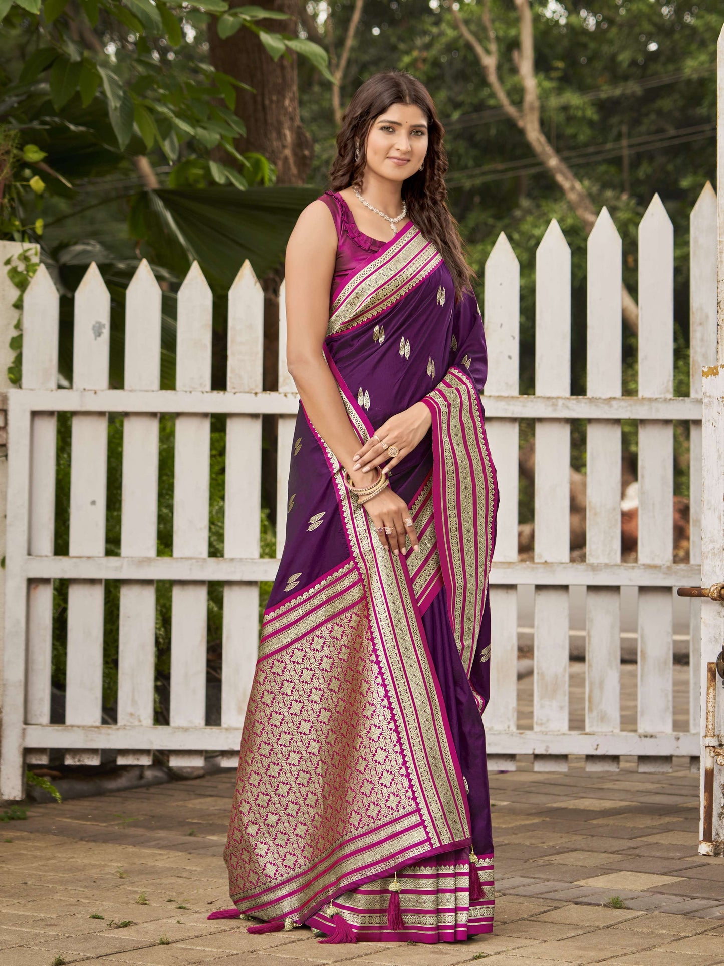 MANOHARI Banarasi Silk Blend Jacquard Work Saree - Purple - Dista