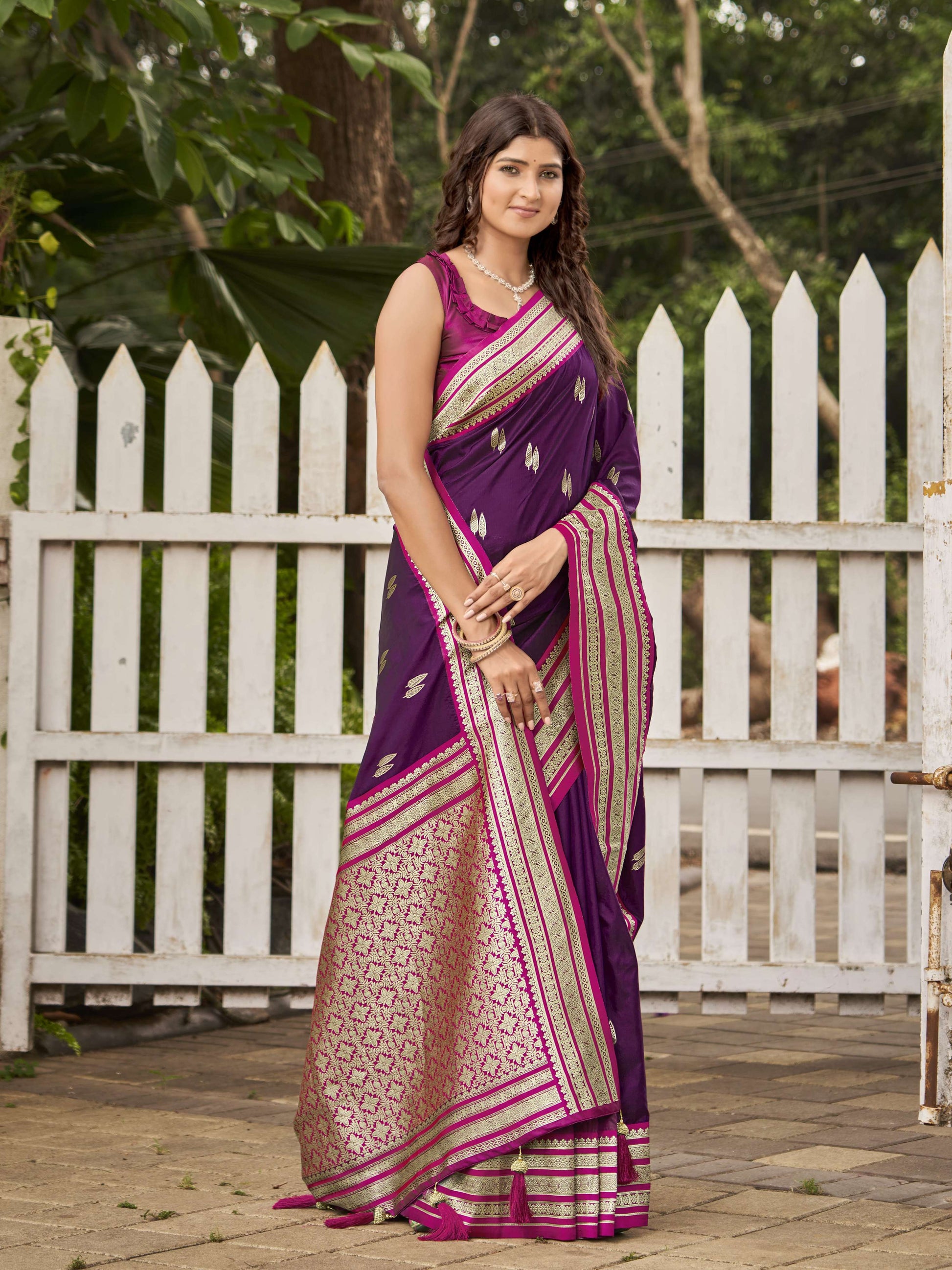 MANOHARI Banarasi Silk Blend Jacquard Work Saree - Purple - Dista
