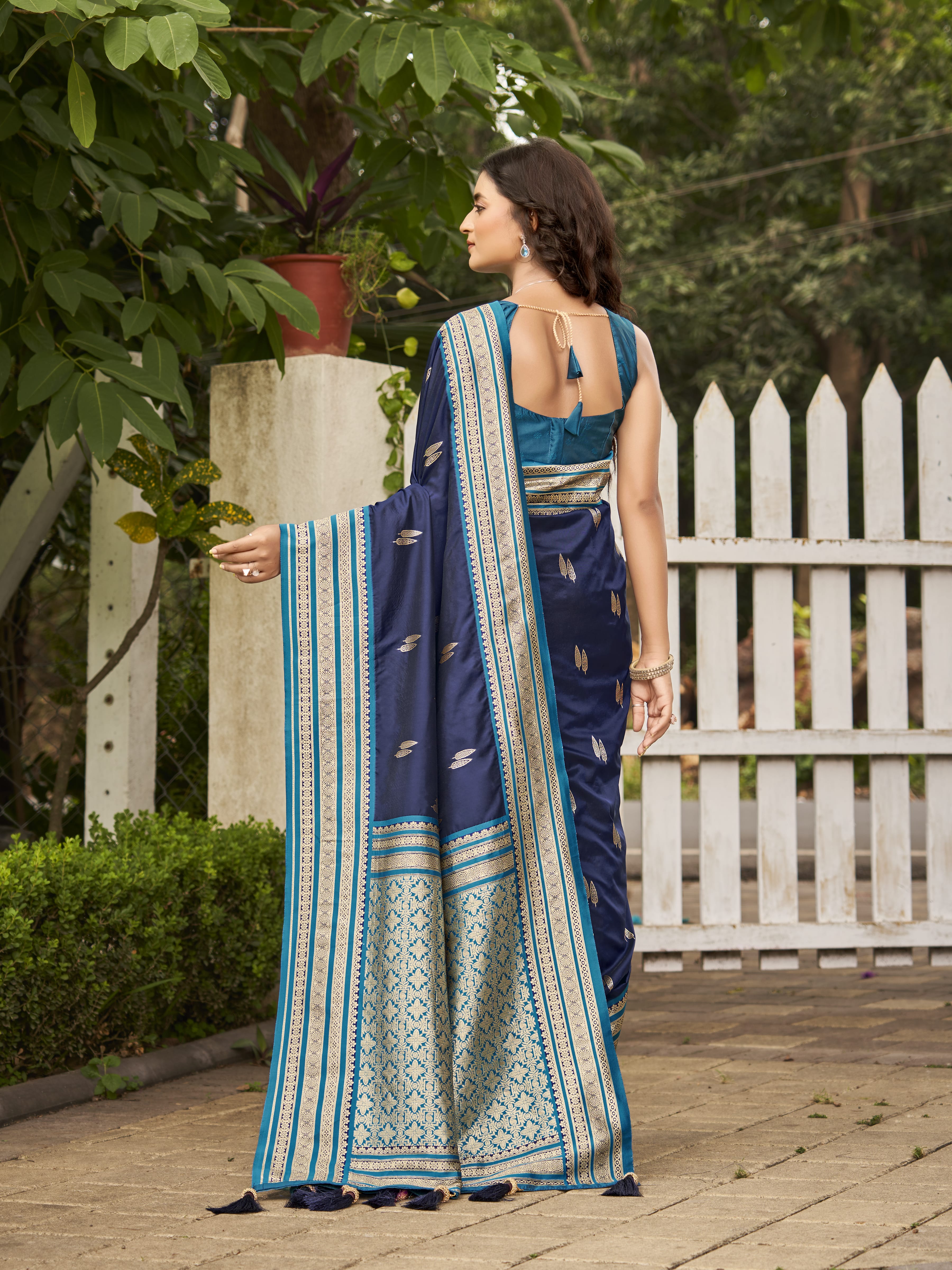 MANOHARI Banarasi Silk Blend Jacquard Work Saree - Blue - Dista