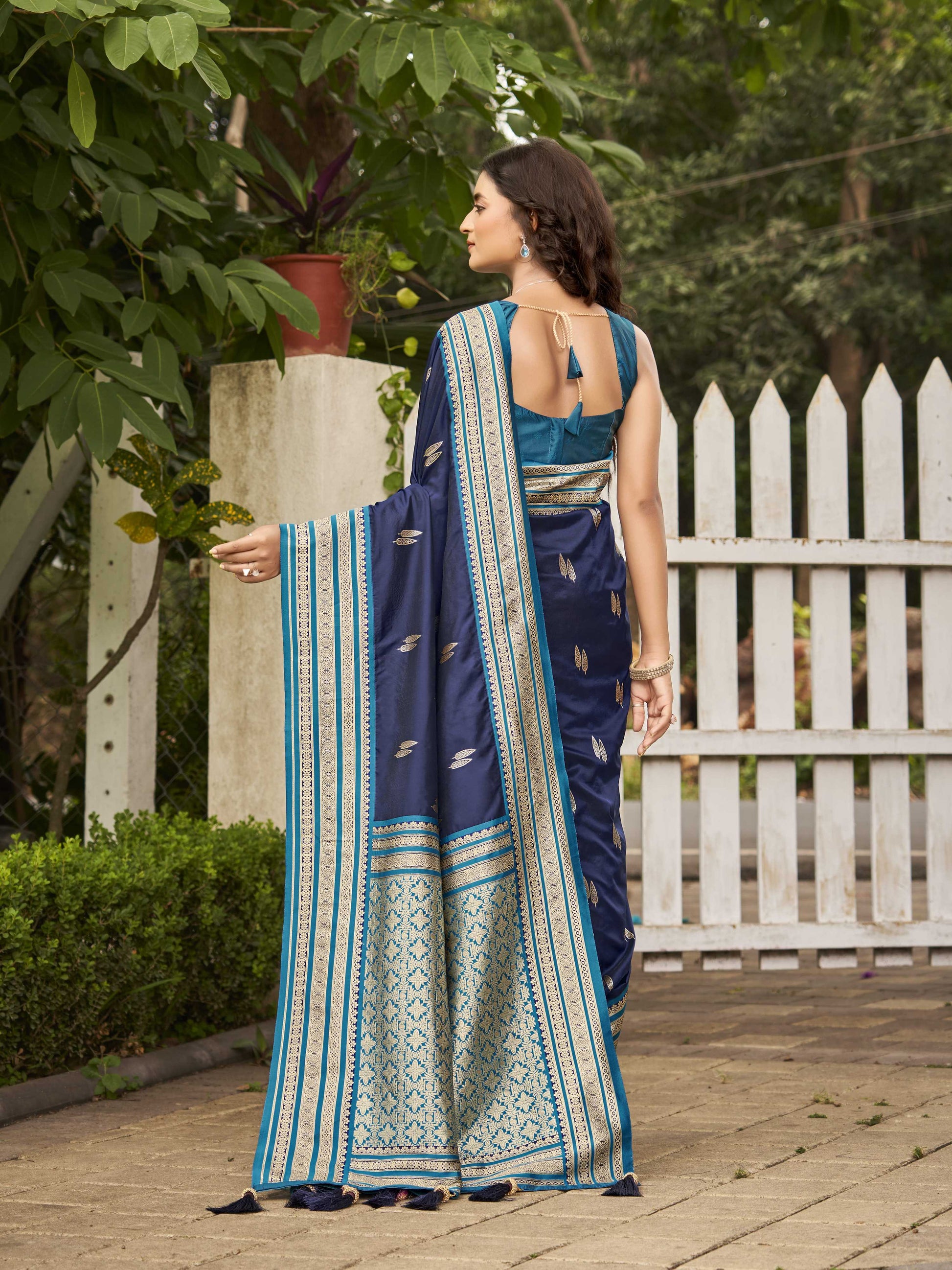 MANOHARI Banarasi Silk Blend Jacquard Work Saree - Blue - Dista