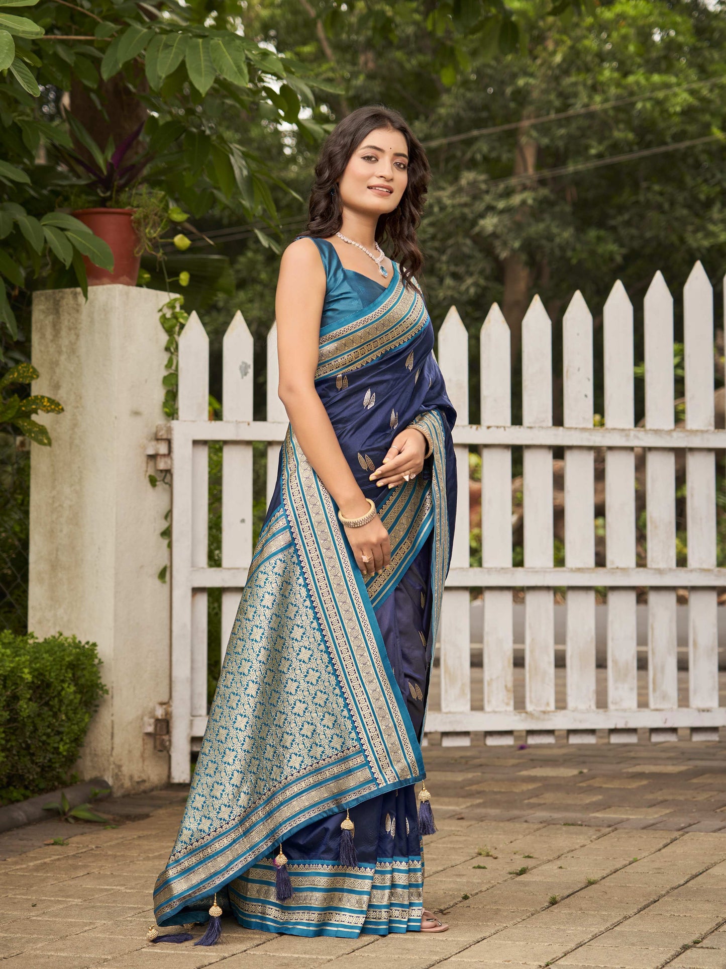 MANOHARI Banarasi Silk Blend Jacquard Work Saree - Blue - Dista