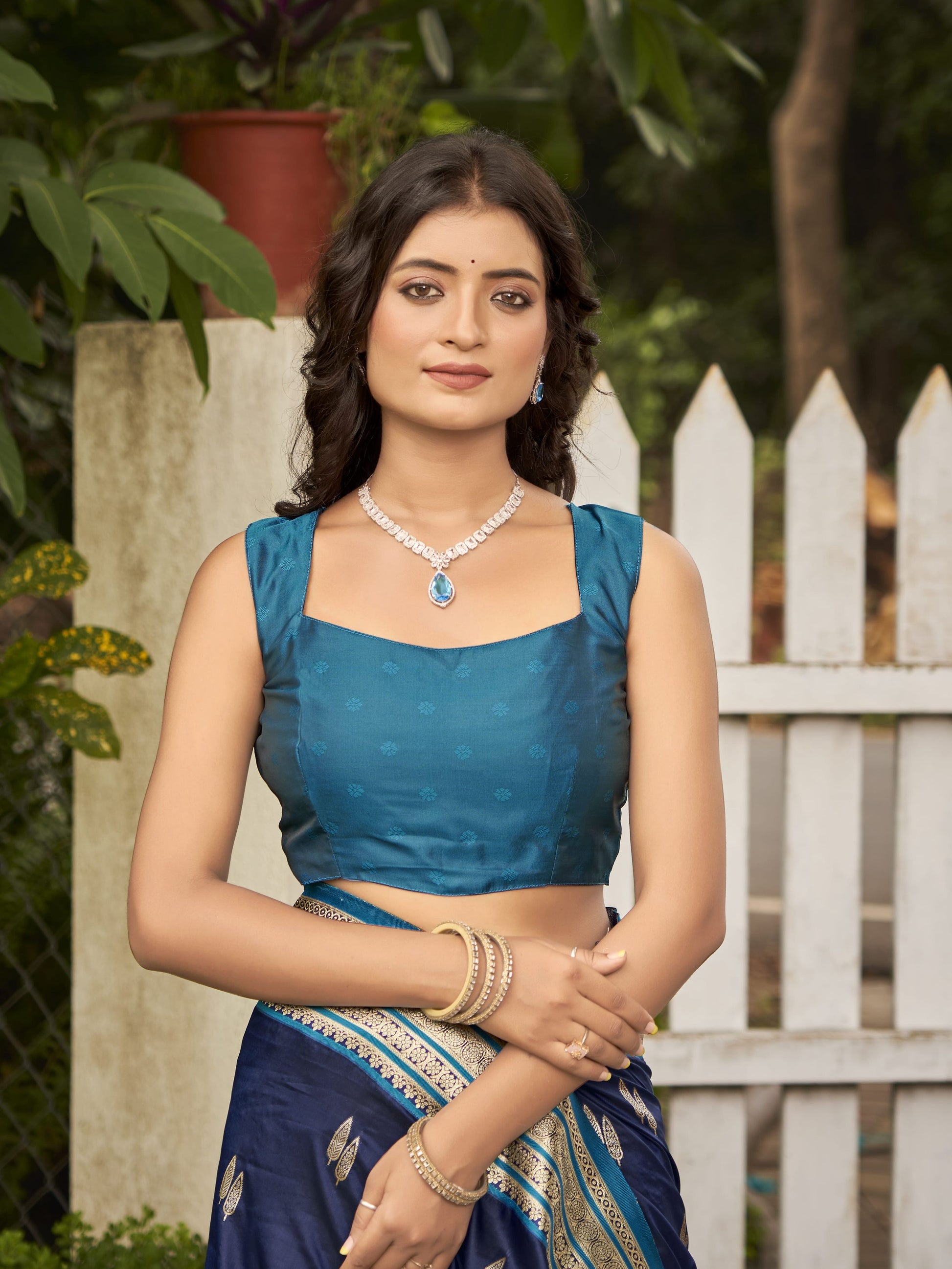 MANOHARI Banarasi Silk Blend Jacquard Work Saree - Blue - Dista