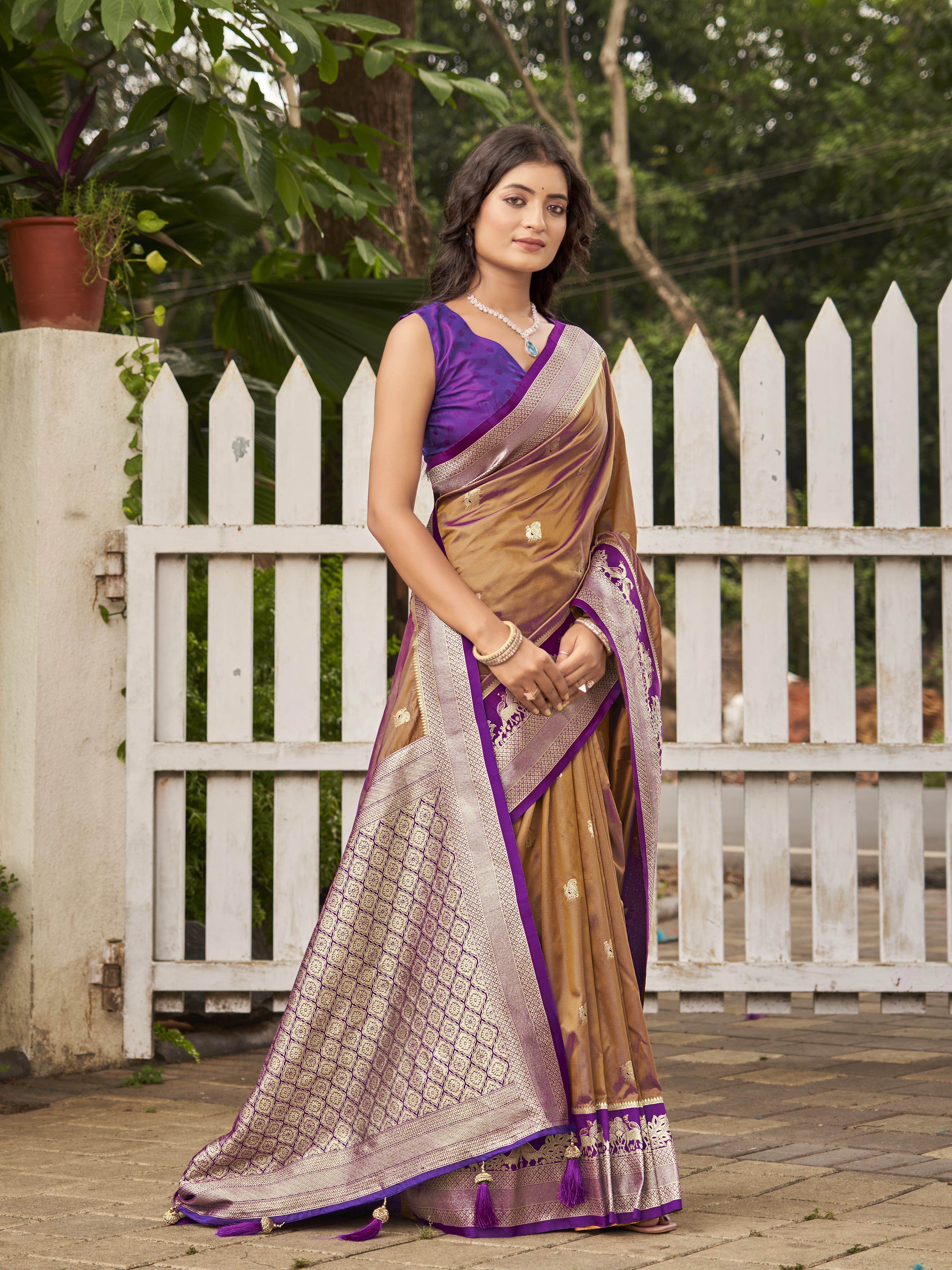 MANOHARI Banarasi Silk Blend Jacquard Work Saree - Brown - Dista