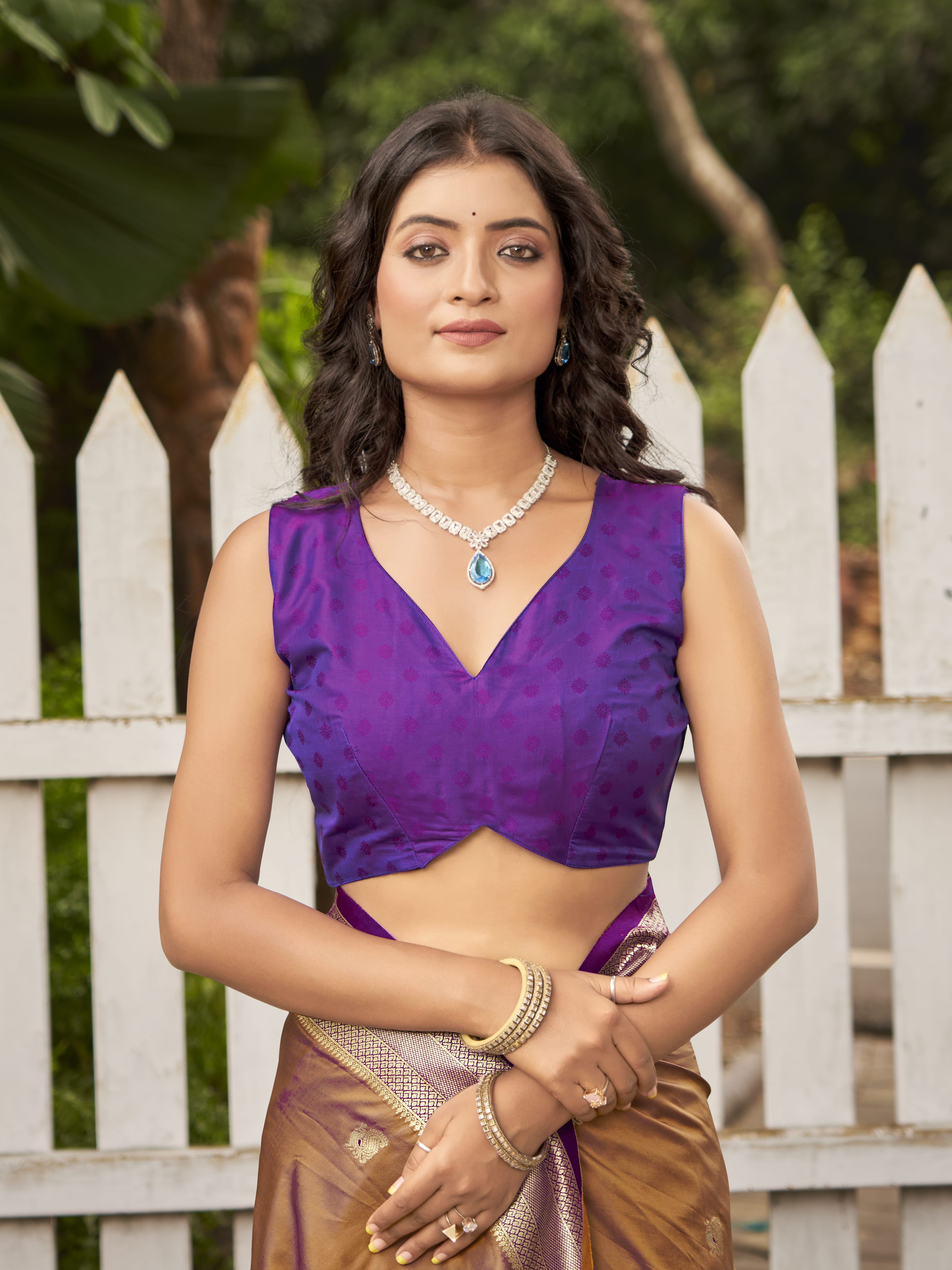 MANOHARI Banarasi Silk Blend Jacquard Work Saree - Brown - Dista