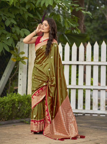 MANOHARI Banarasi Silk Blend Jacquard Work Saree - Green - Dista