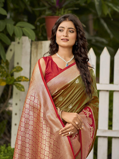 MANOHARI Banarasi Silk Blend Jacquard Work Saree - Green - Dista