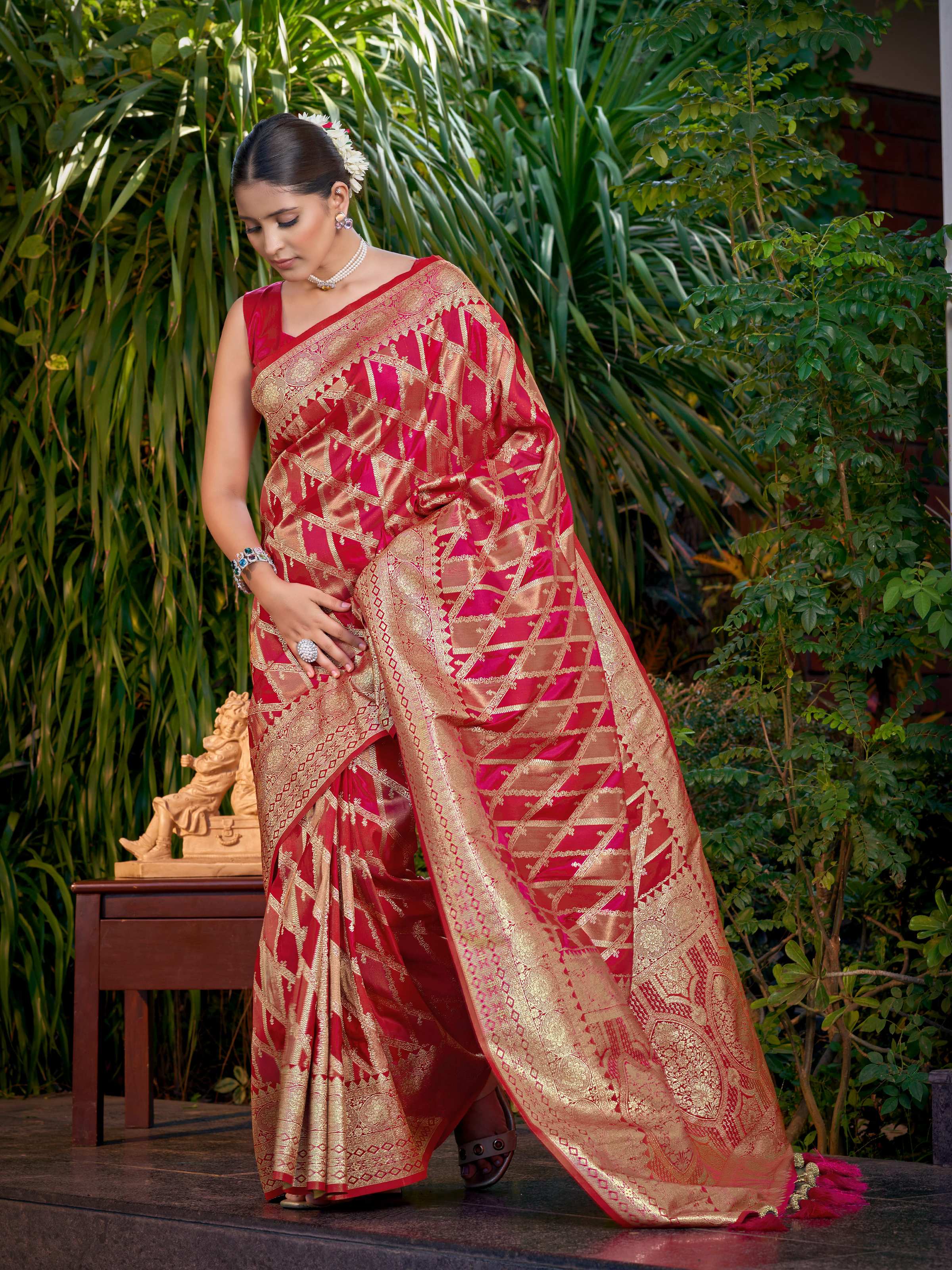 MANOHARI Banarasi Silk Blend Jacquard Work Saree - Pink - Dista
