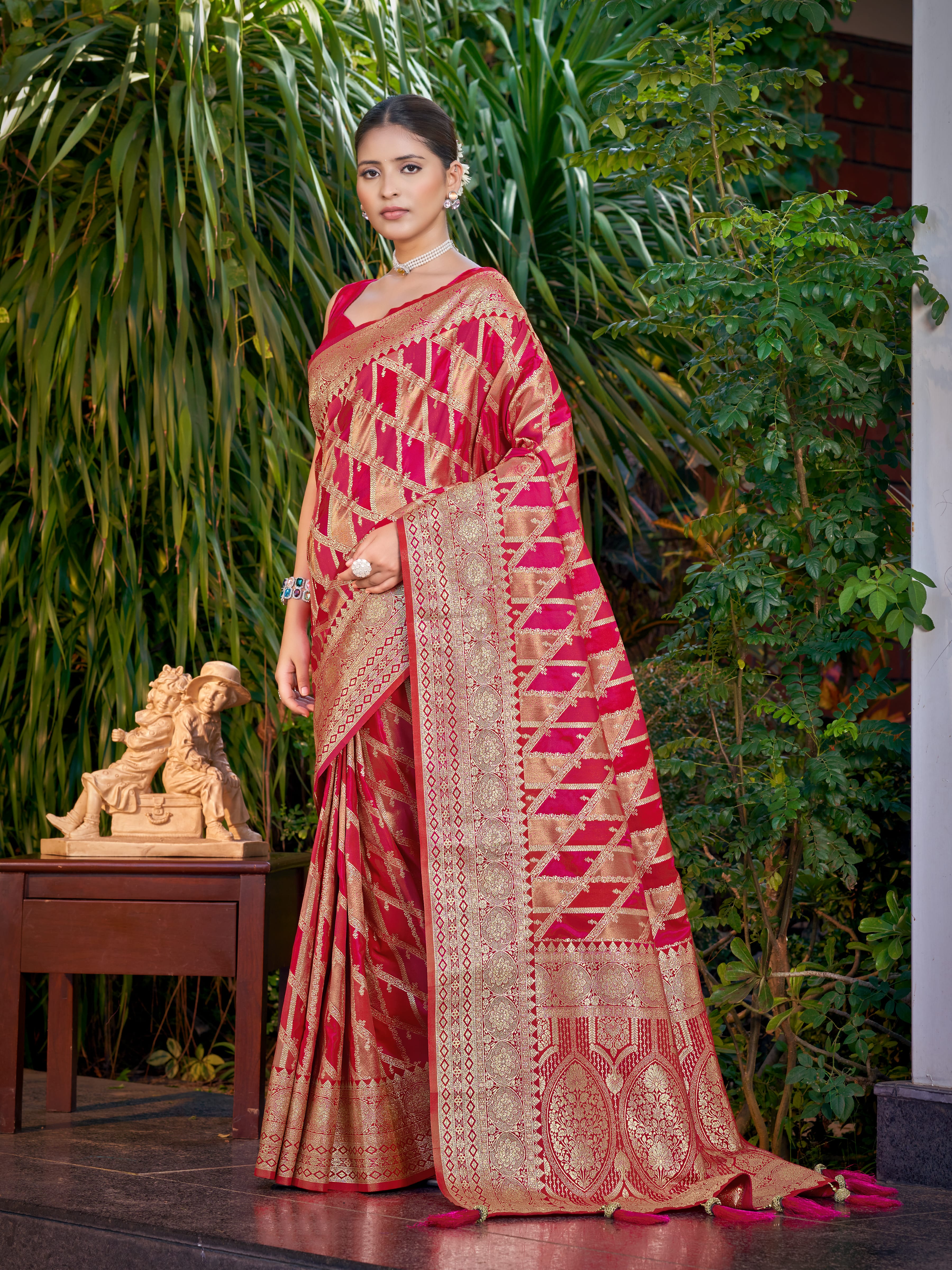 MANOHARI Banarasi Silk Blend Jacquard Work Saree - Pink - Dista