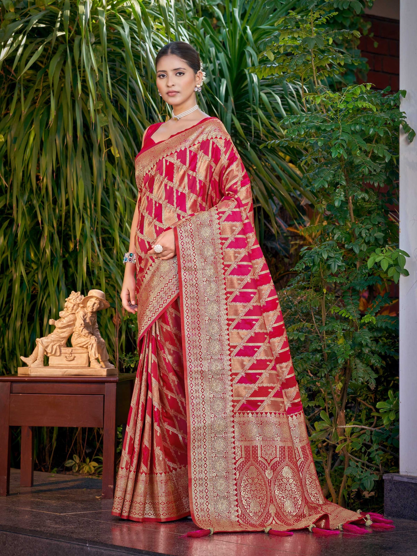 MANOHARI Banarasi Silk Blend Jacquard Work Saree - Pink - Dista