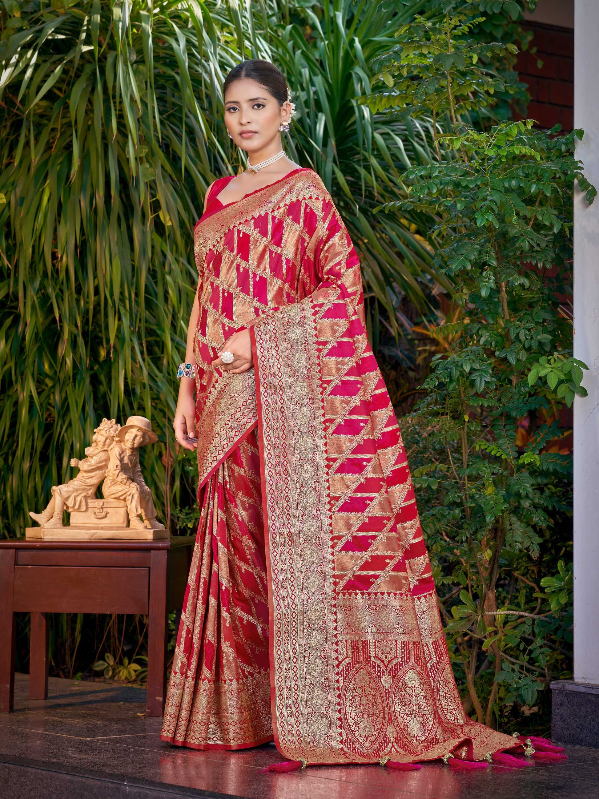 MANOHARI Banarasi Silk Blend Jacquard Work Saree - Pink - Dista