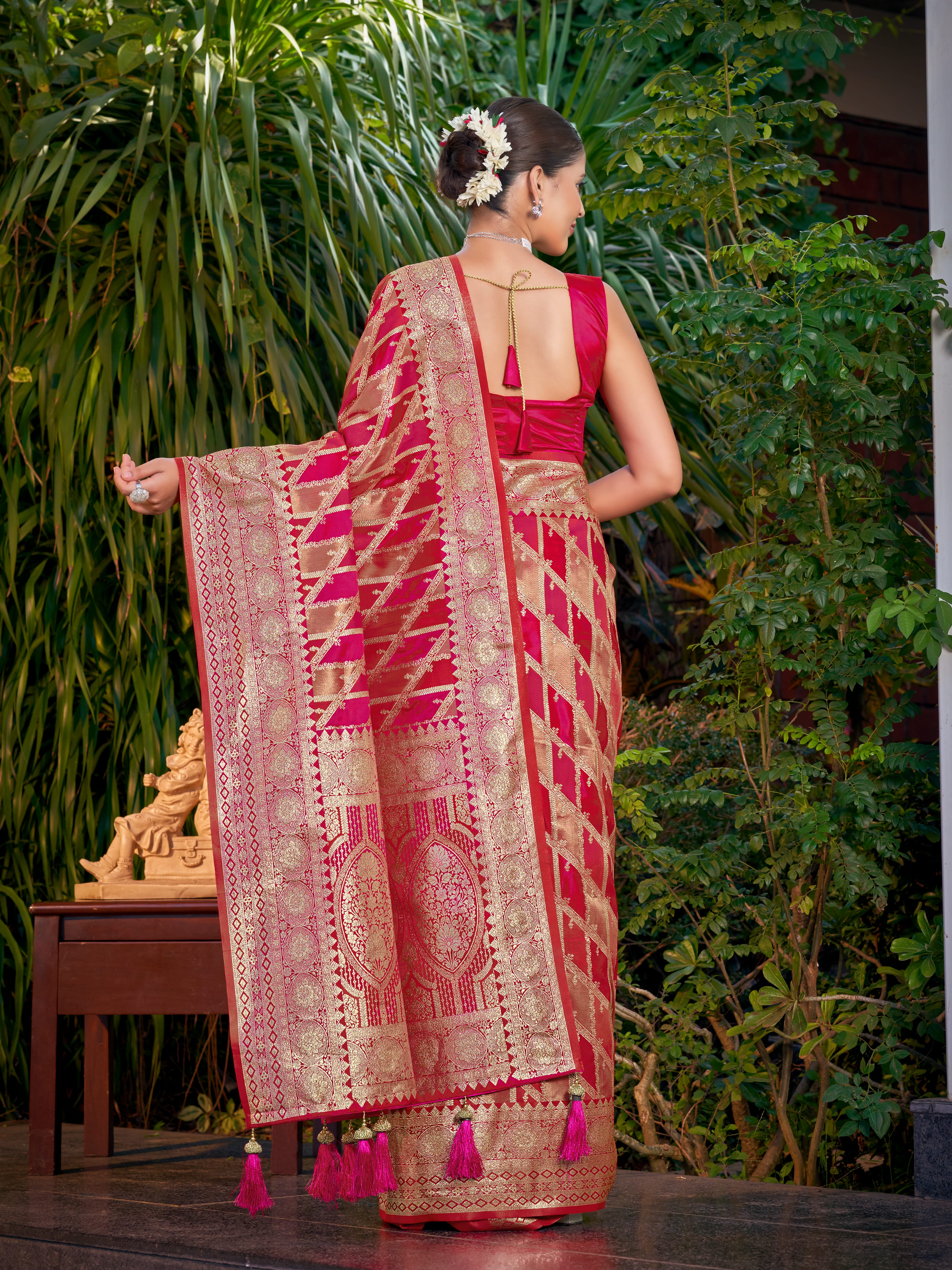 MANOHARI Banarasi Silk Blend Jacquard Work Saree - Pink - Dista