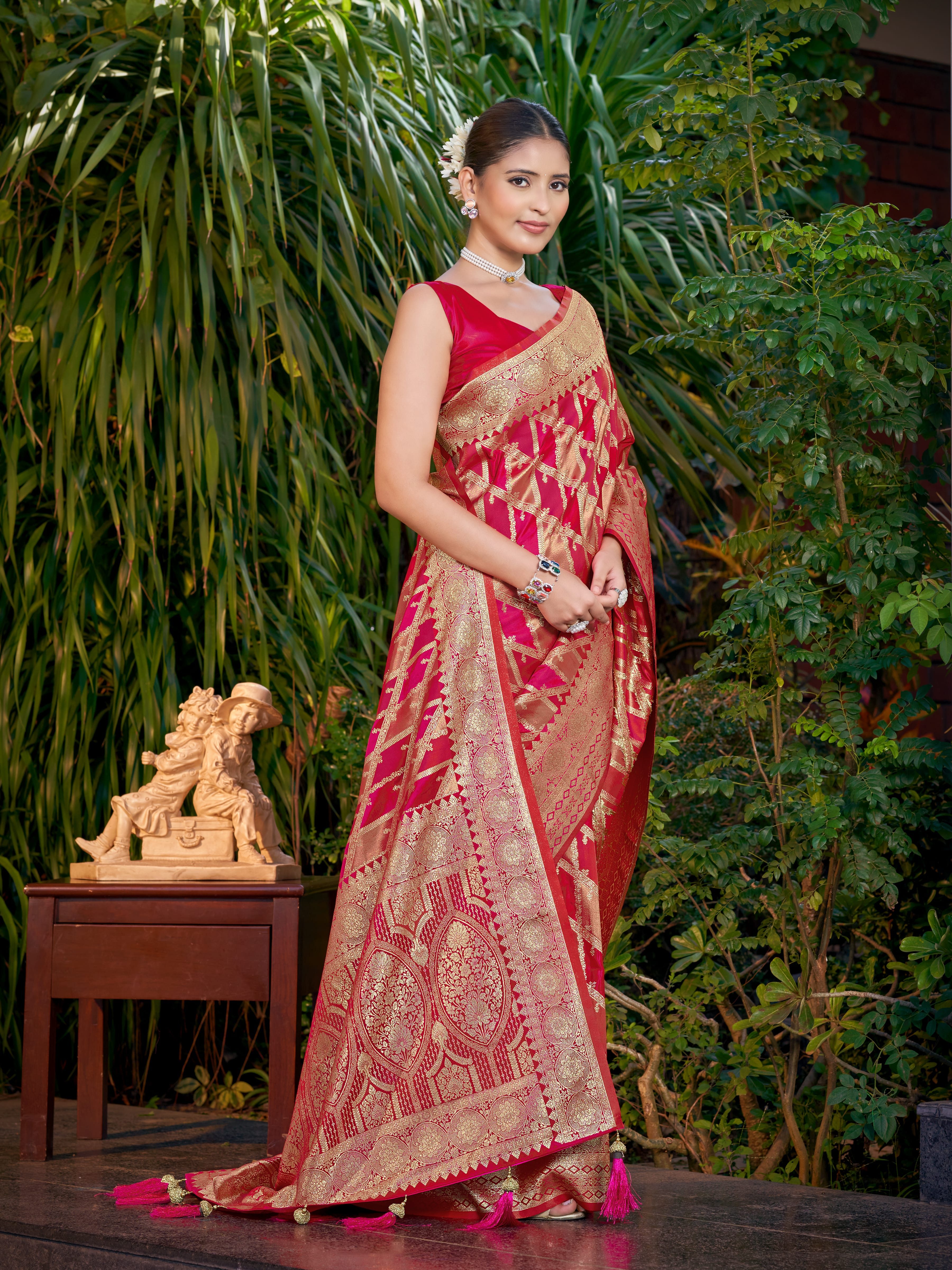 MANOHARI Banarasi Silk Blend Jacquard Work Saree - Pink - Dista