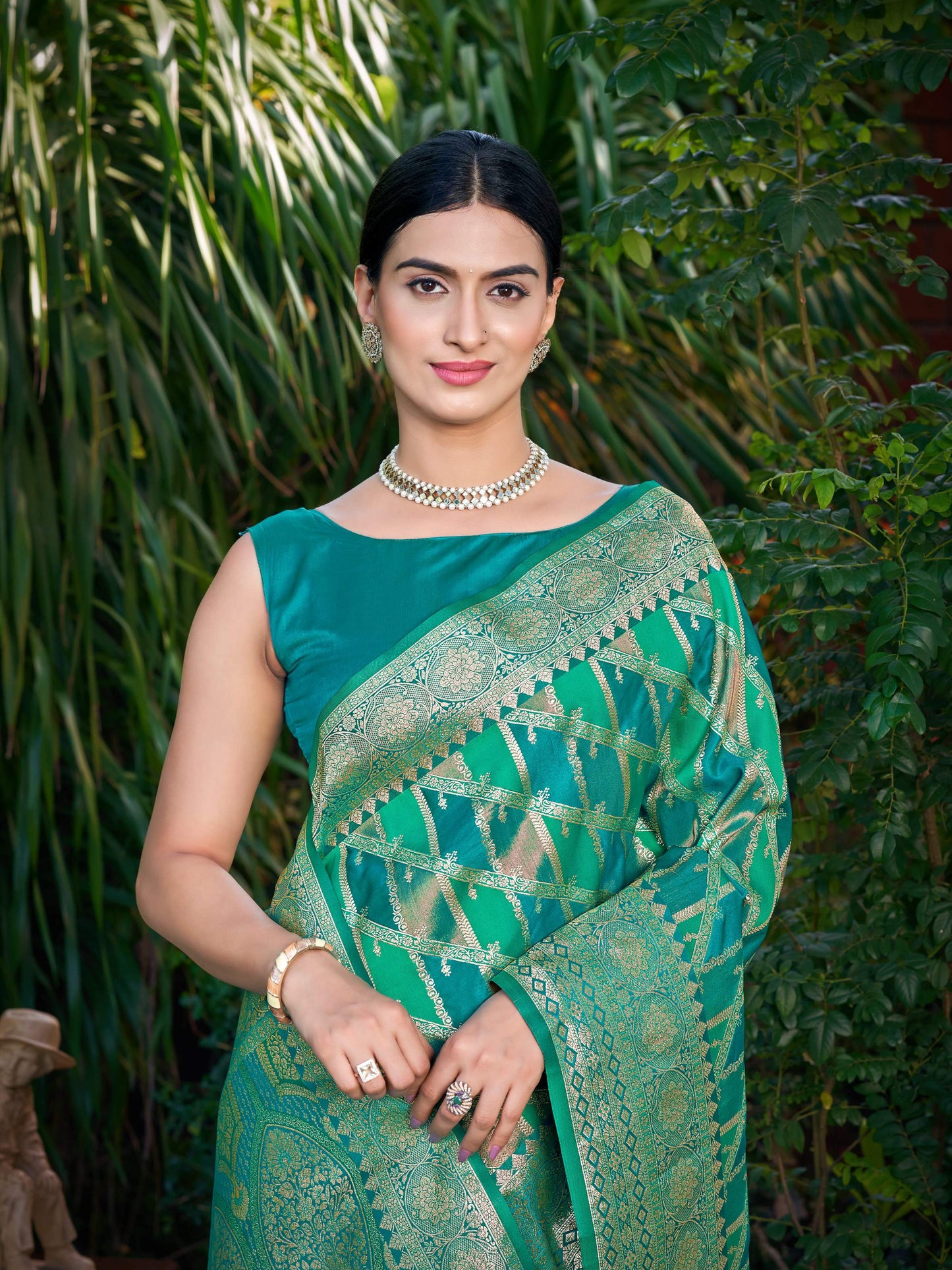 MANOHARI Banarasi Silk Blend Jacquard Work Saree - Green - Dista