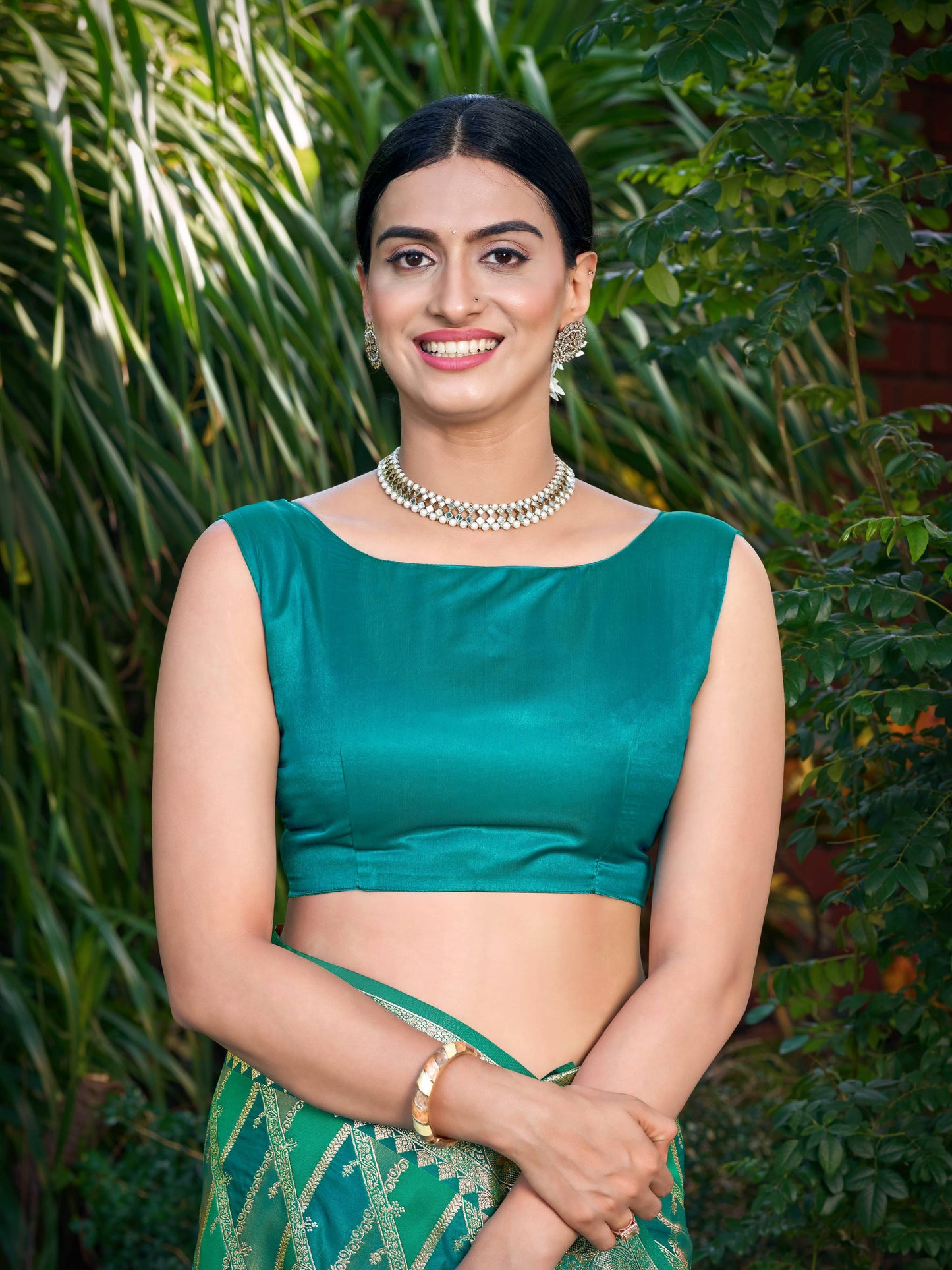 MANOHARI Banarasi Silk Blend Jacquard Work Saree - Green - Dista