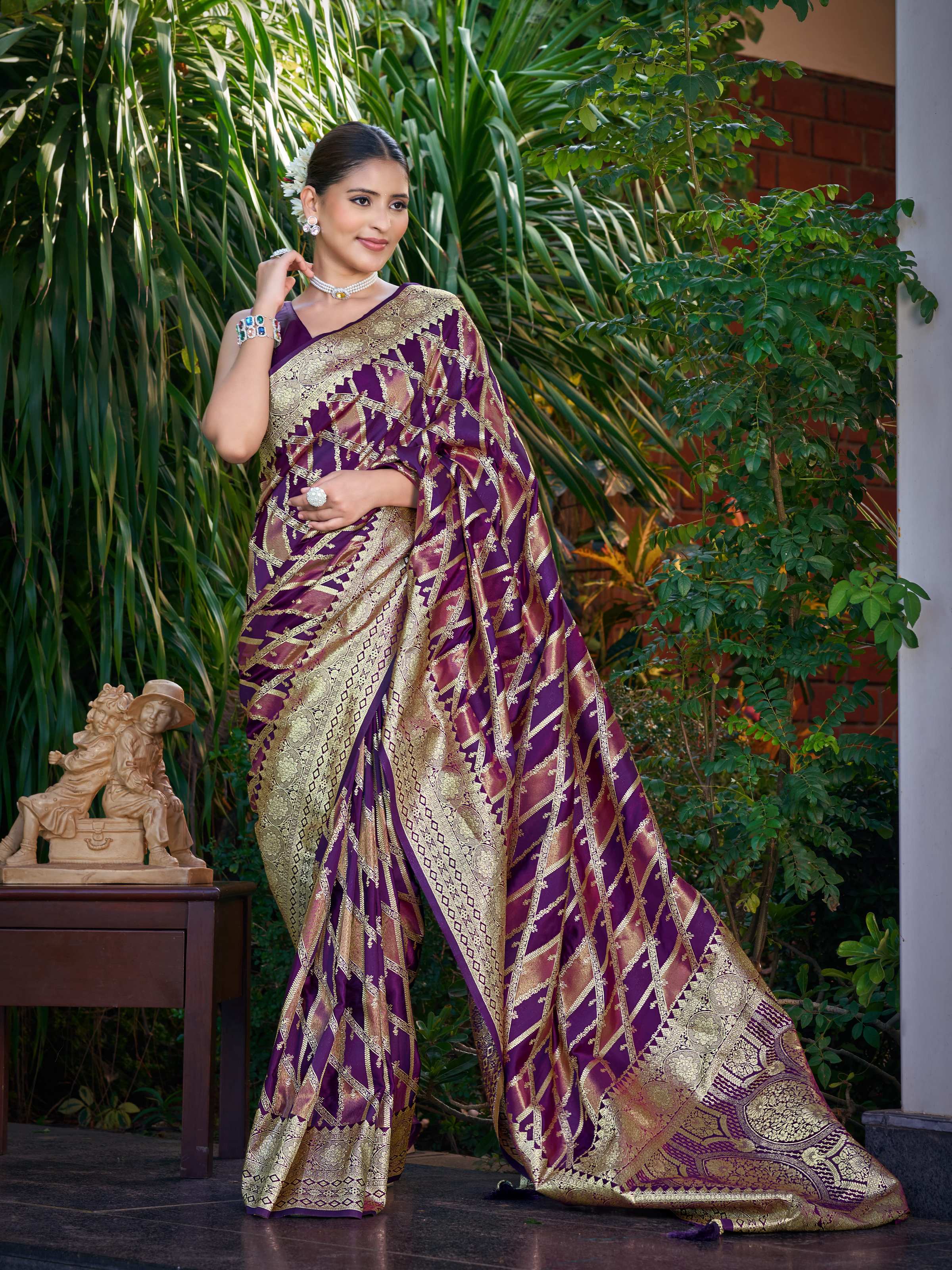 MANOHARI Banarasi Silk Blend Jacquard Work Saree - Purple - Dista