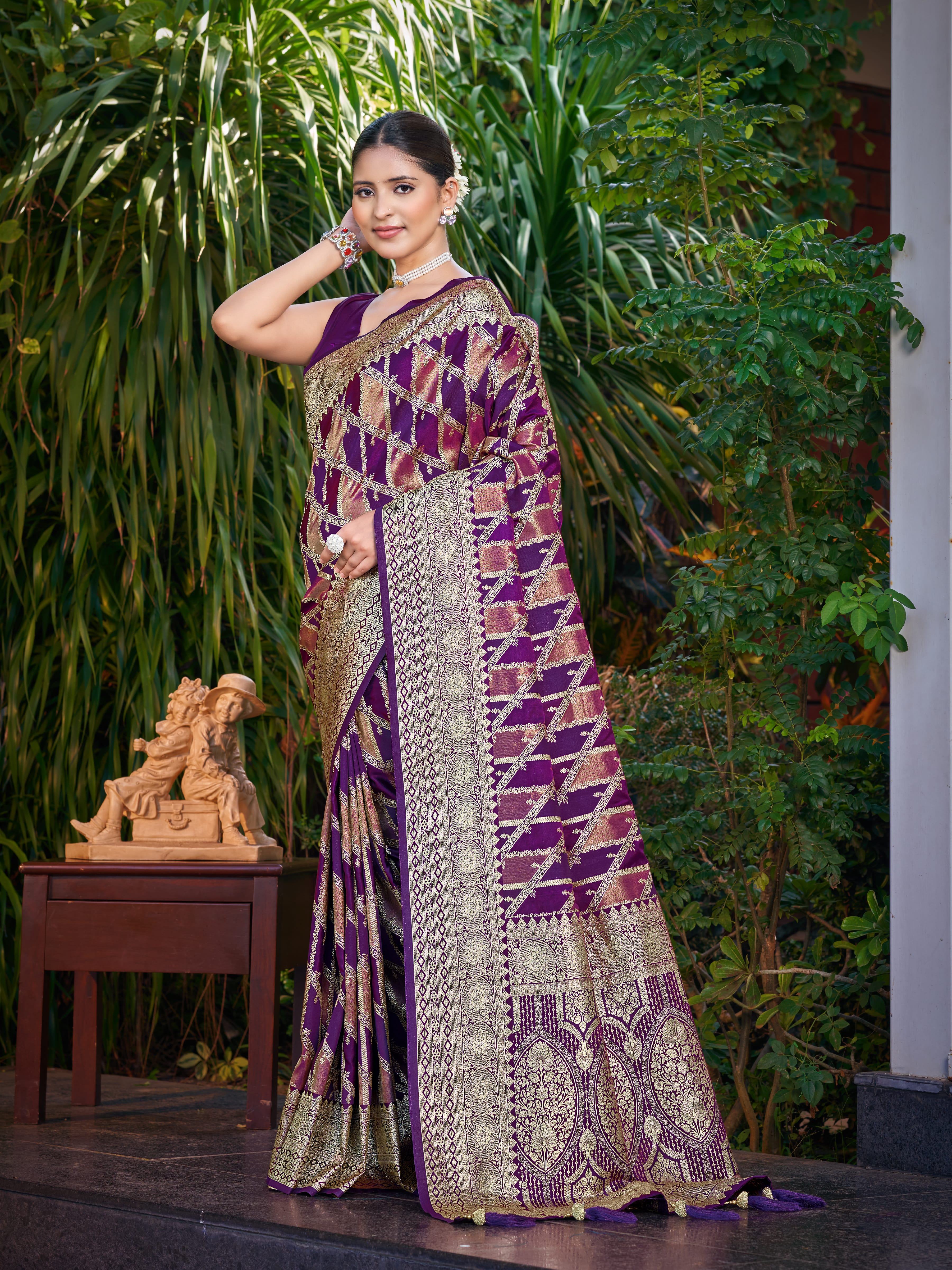 MANOHARI Banarasi Silk Blend Jacquard Work Saree - Purple - Dista