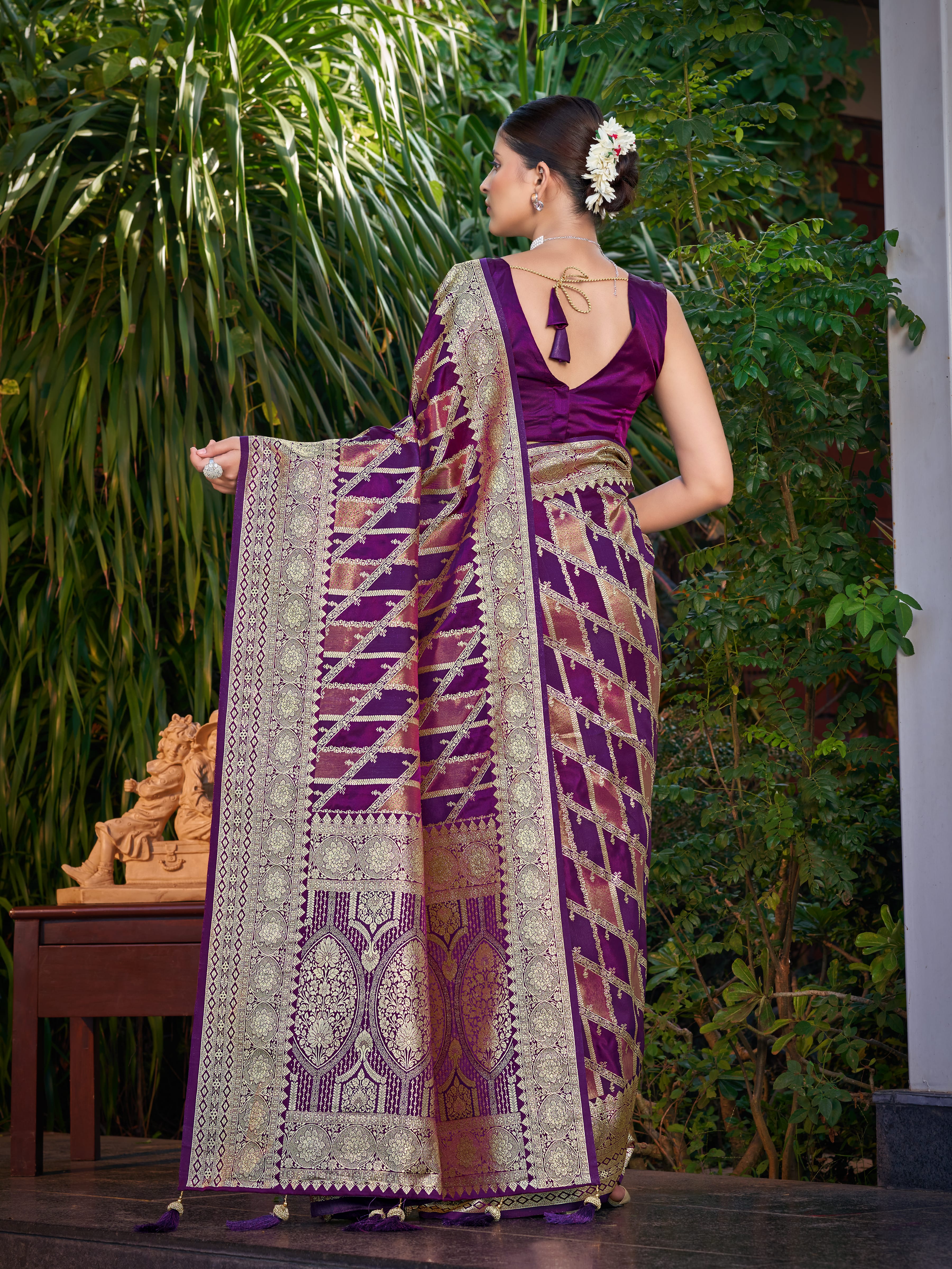 MANOHARI Banarasi Silk Blend Jacquard Work Saree - Purple - Dista