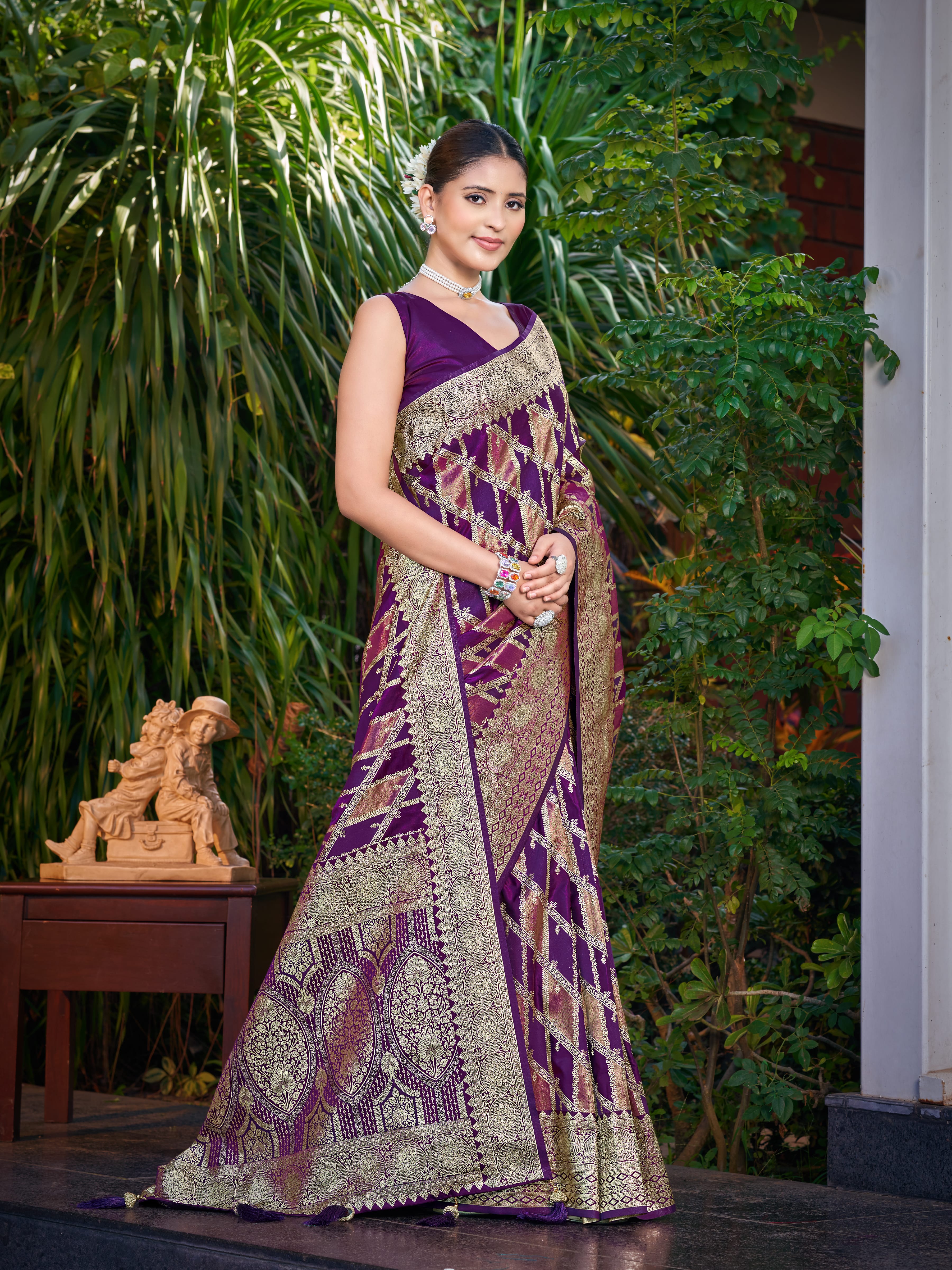 MANOHARI Banarasi Silk Blend Jacquard Work Saree - Purple - Dista