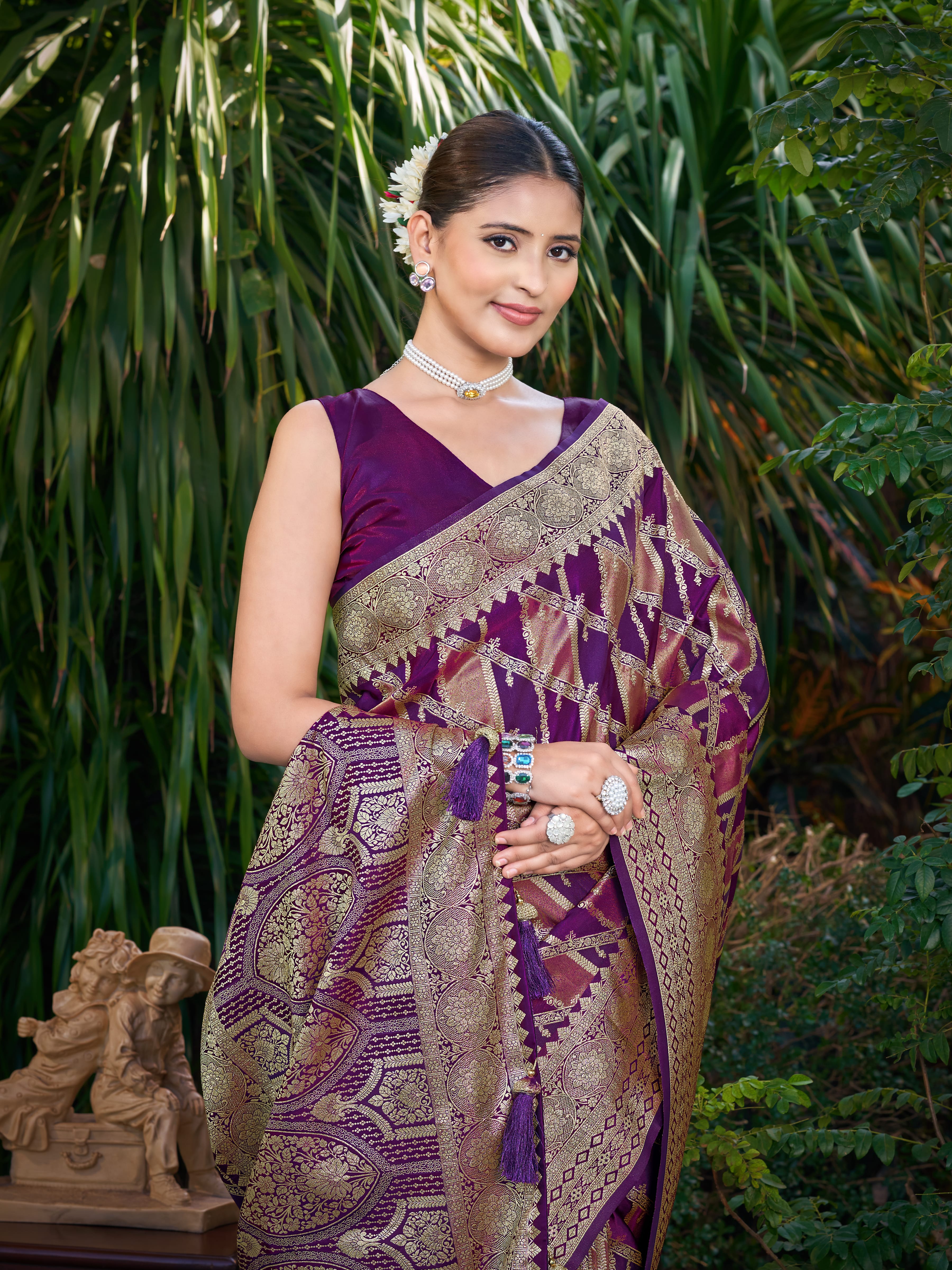 MANOHARI Banarasi Silk Blend Jacquard Work Saree - Purple - Dista
