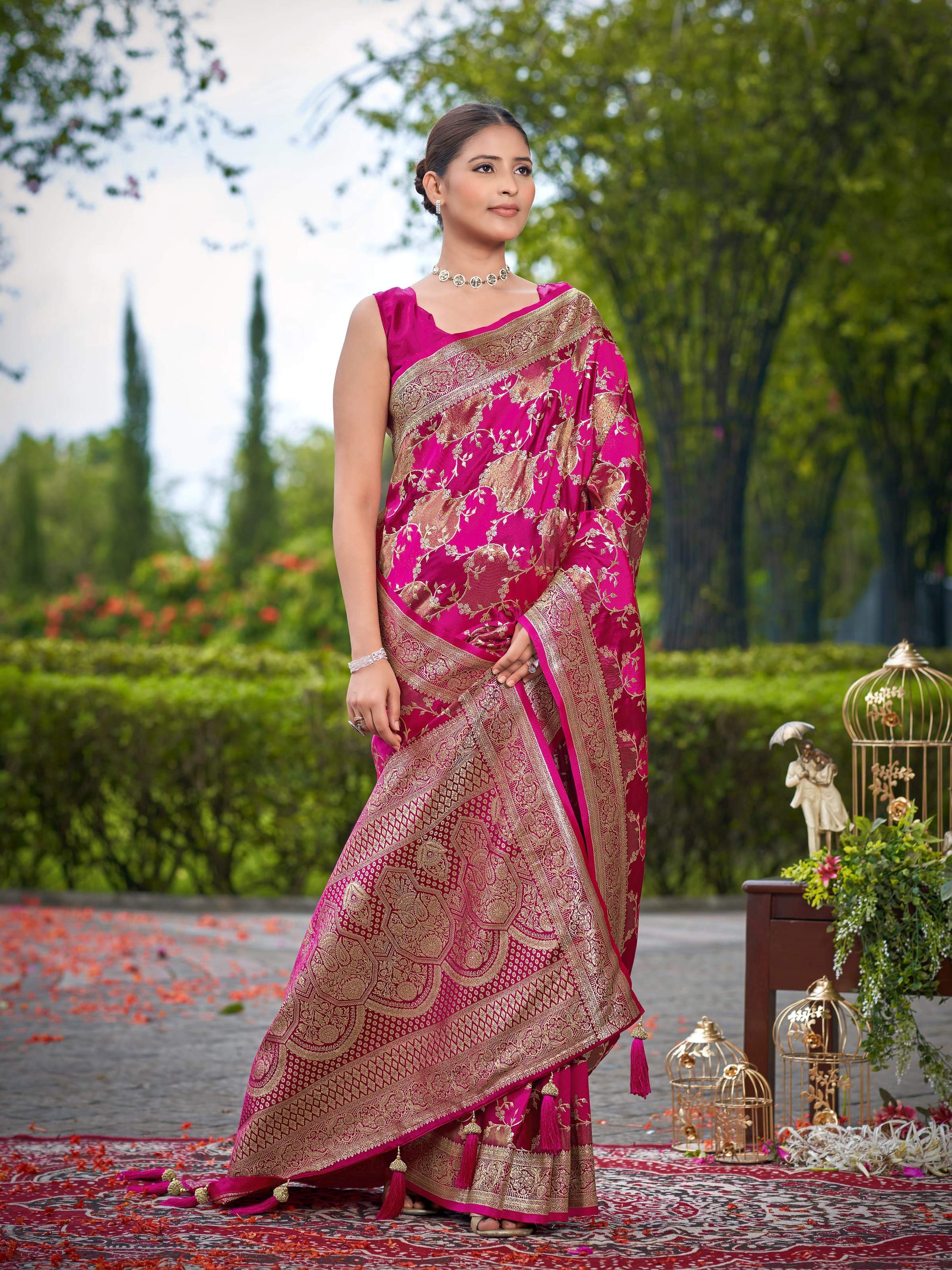 MANOHARI Banarasi Silk Blend Jacquard Work Saree - Pink - Dista