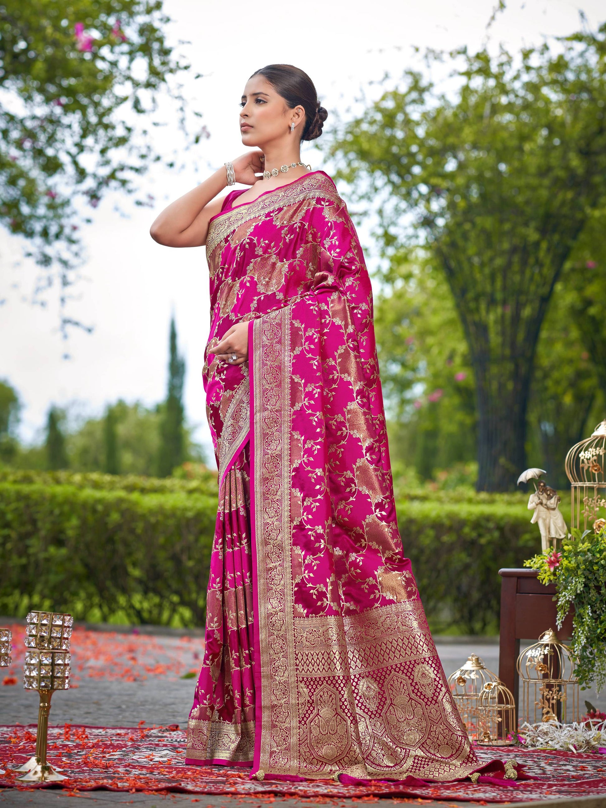 MANOHARI Banarasi Silk Blend Jacquard Work Saree - Pink - Dista
