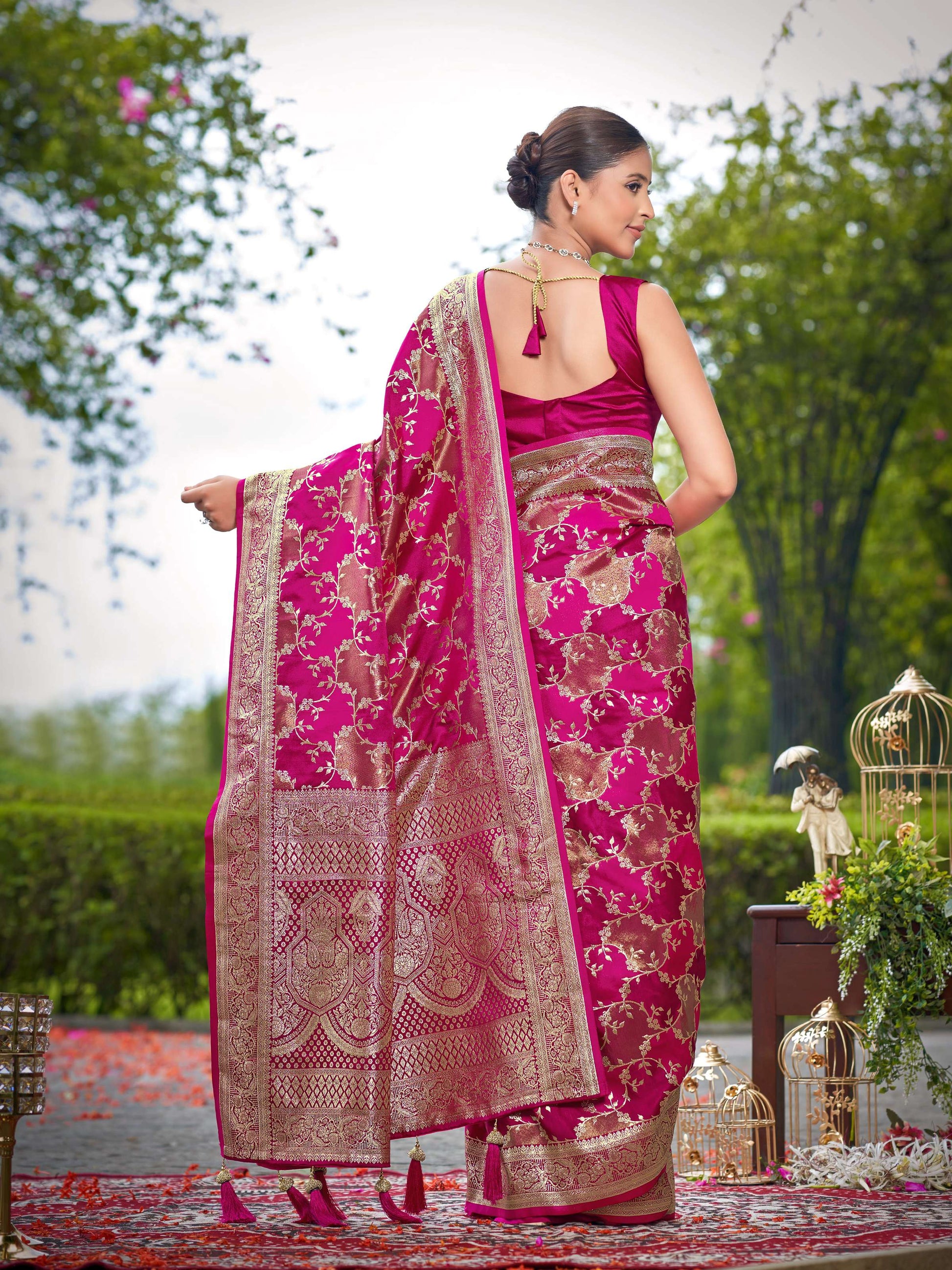 MANOHARI Banarasi Silk Blend Jacquard Work Saree - Pink - Dista
