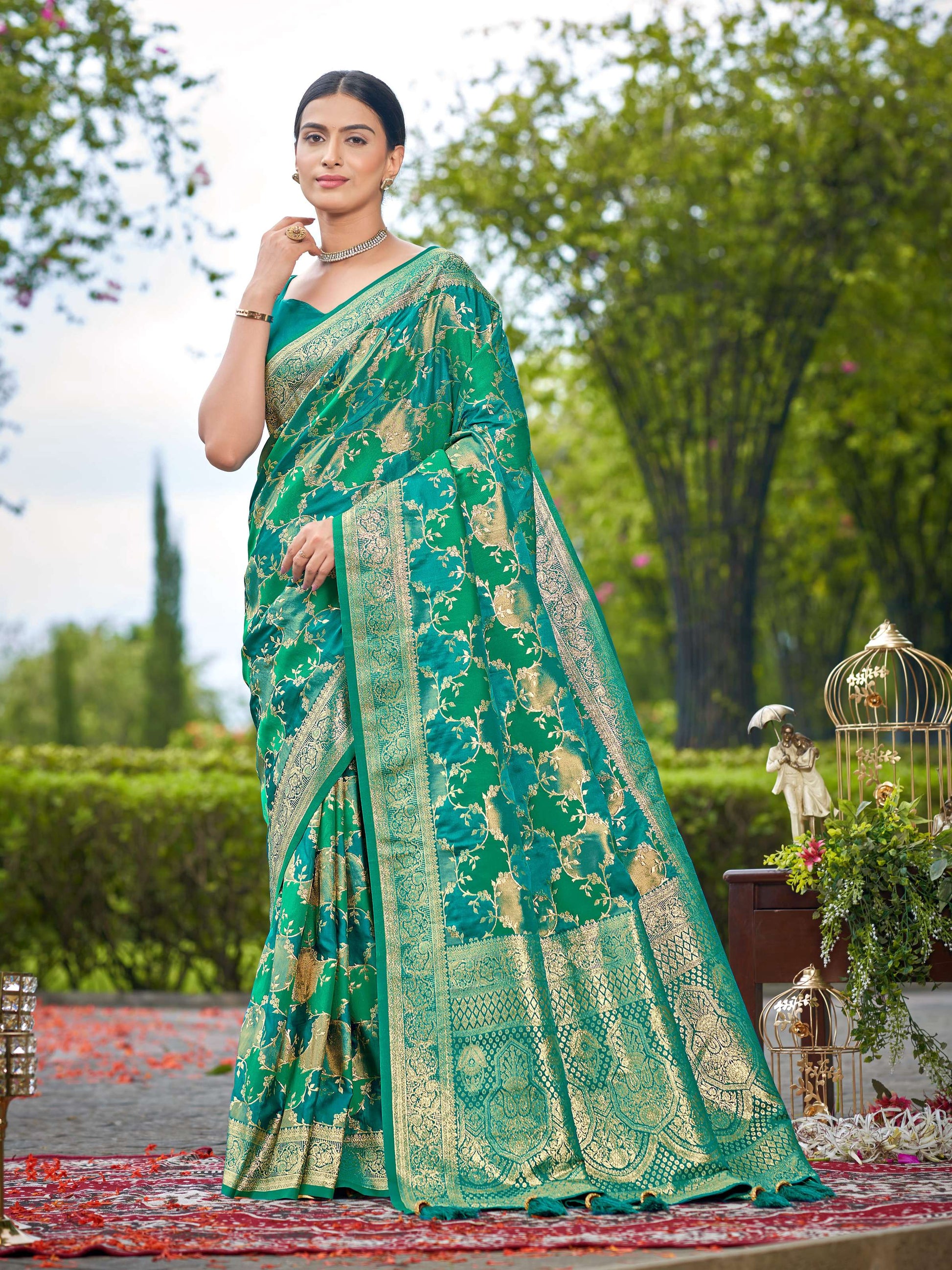MANOHARI Banarasi Silk Blend Jacquard Work Saree - Green - Dista