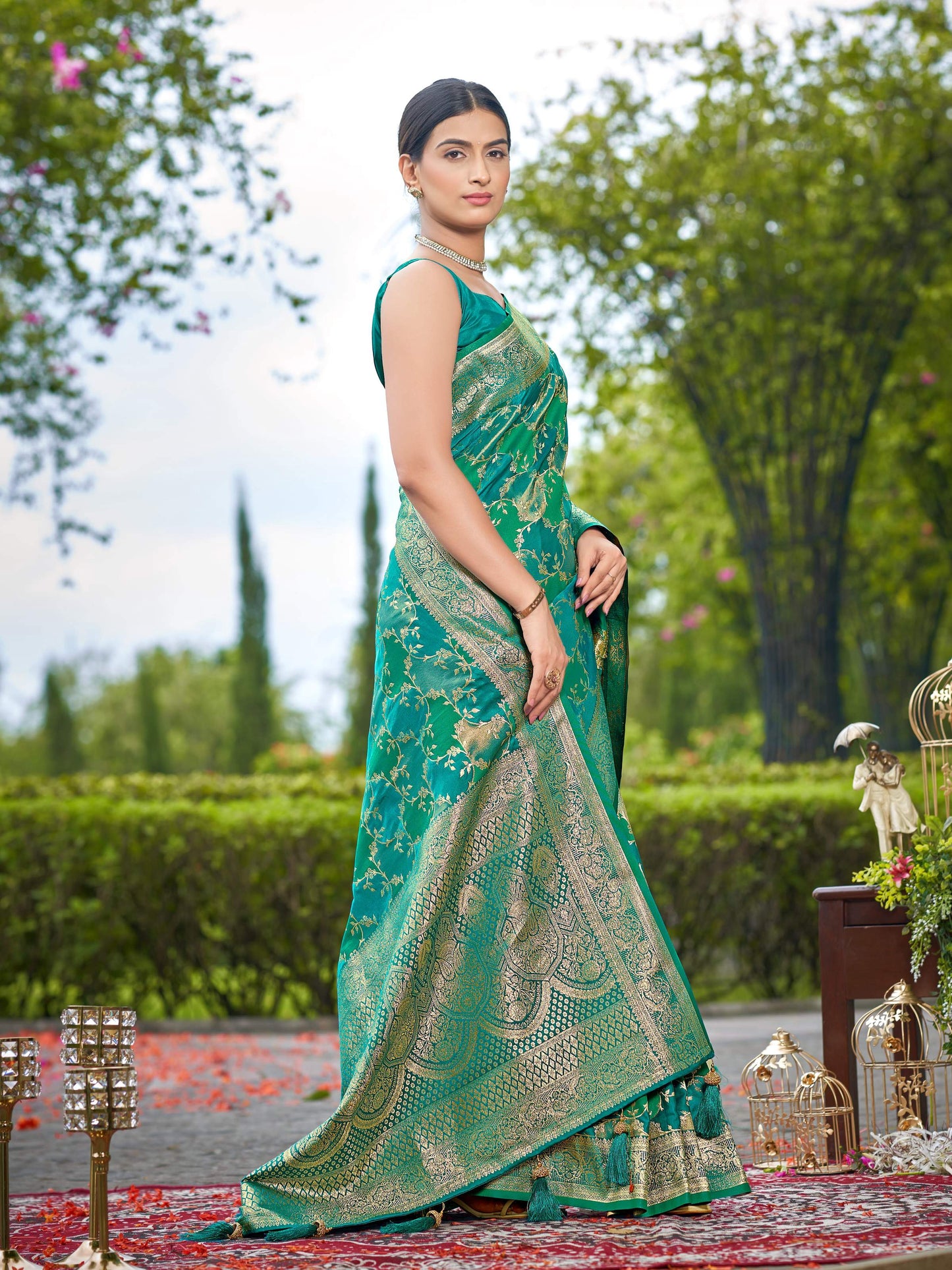MANOHARI Banarasi Silk Blend Jacquard Work Saree - Green - Dista