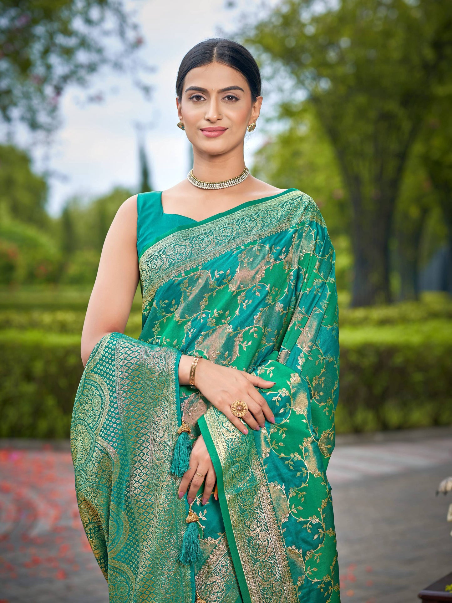 MANOHARI Banarasi Silk Blend Jacquard Work Saree - Green - Dista