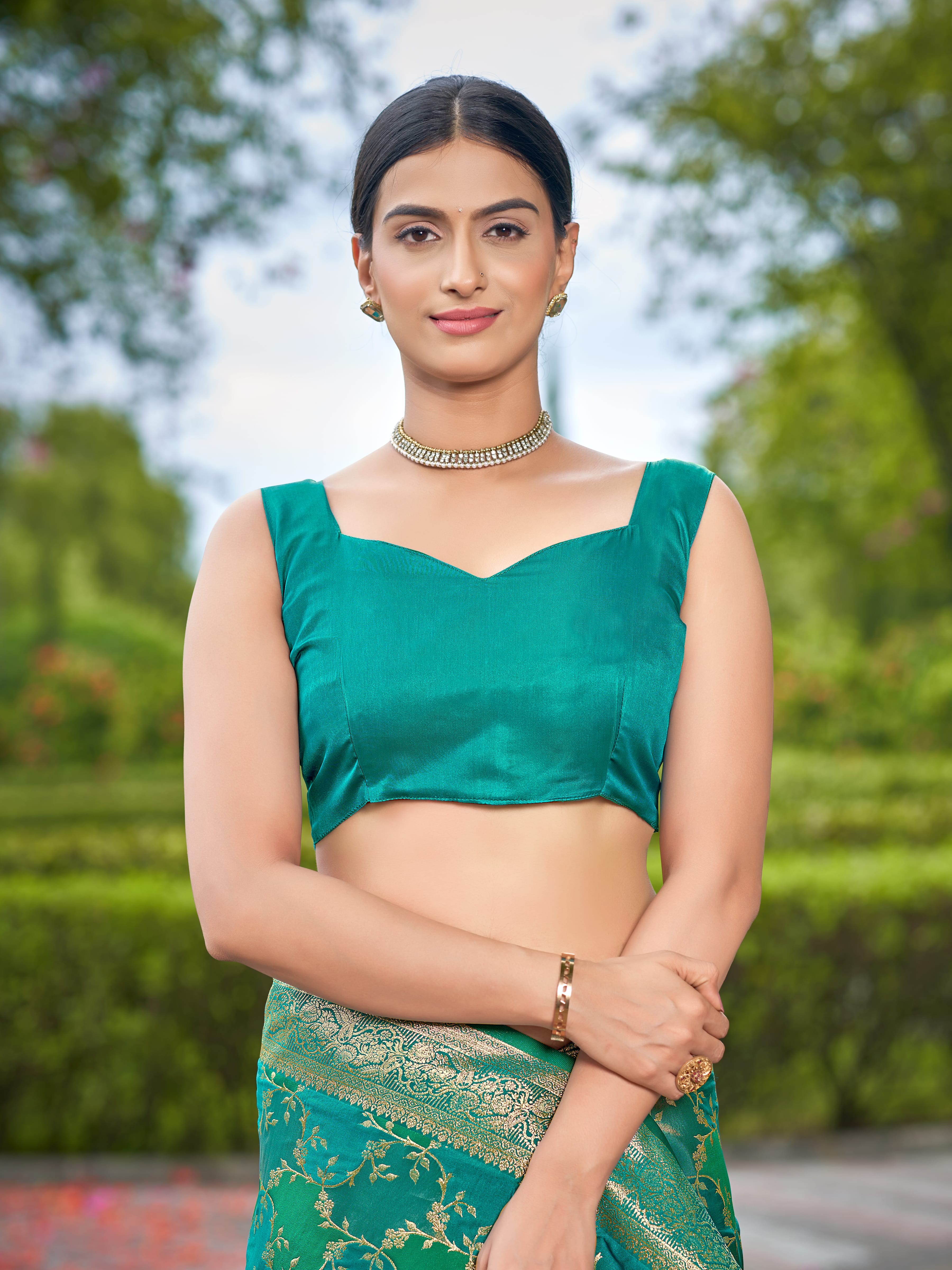 MANOHARI Banarasi Silk Blend Jacquard Work Saree - Green - Dista