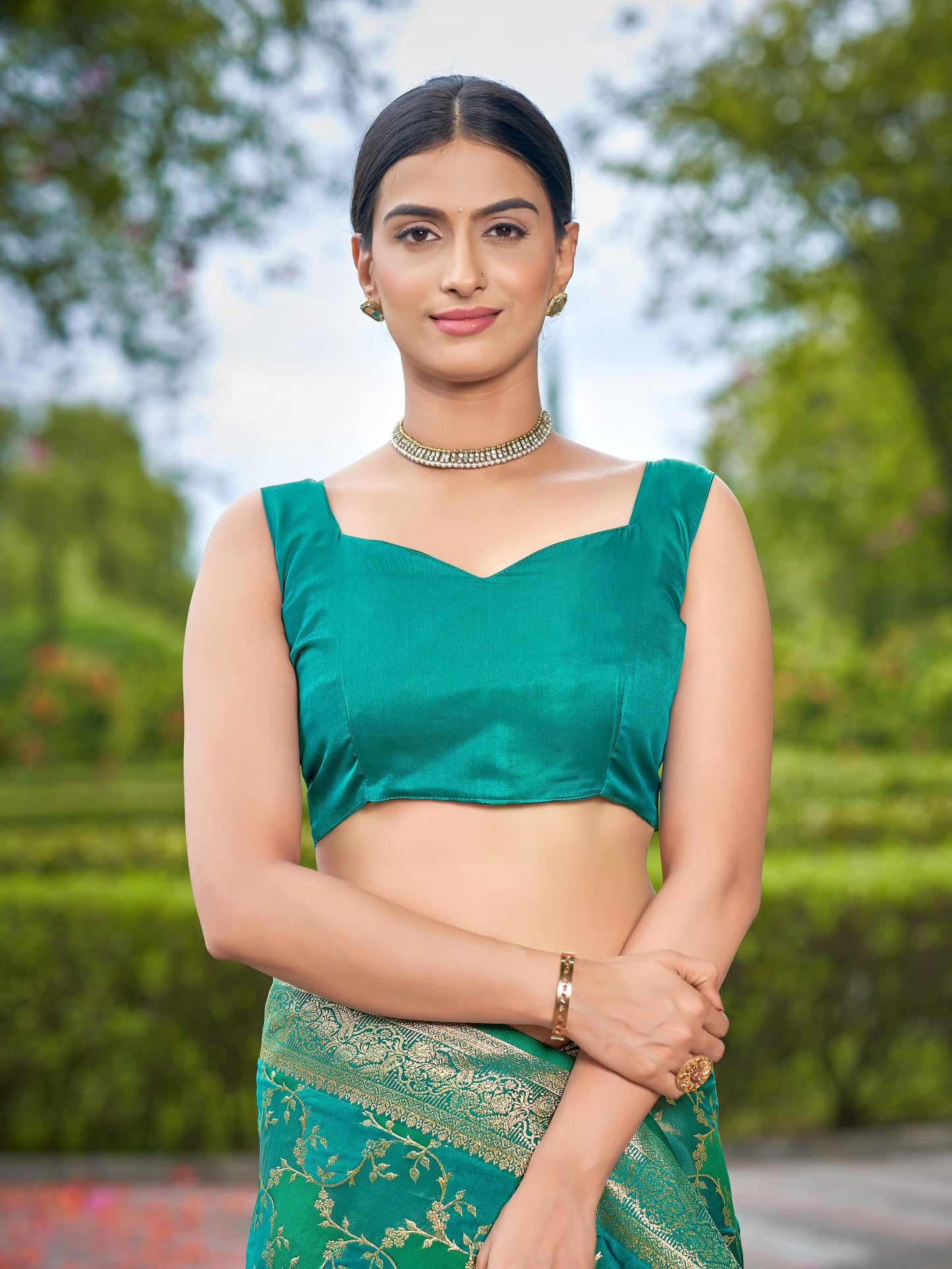 MANOHARI Banarasi Silk Blend Jacquard Work Saree - Green - Dista